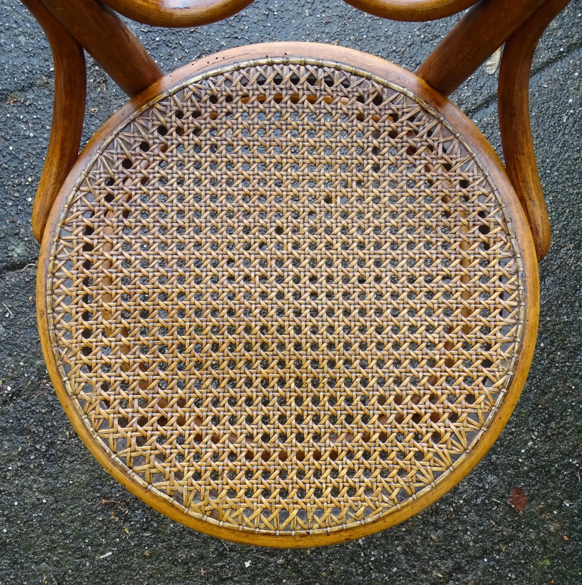 Fischel N°20 bistro chair known as OMEGA circa 1900, not Thonet.