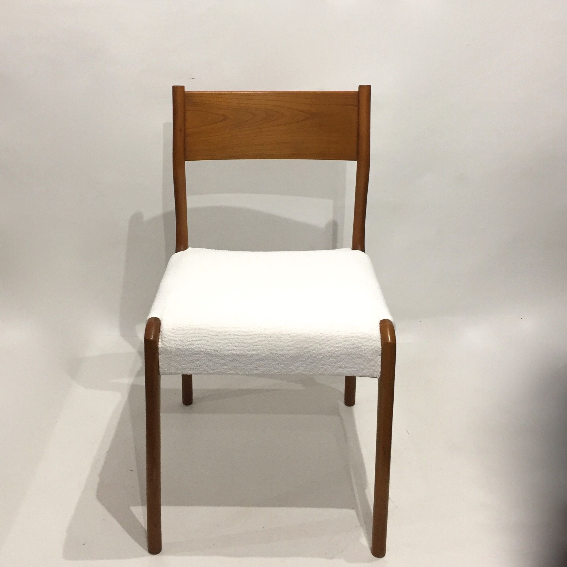 Chaise italienne retapissée bouclette