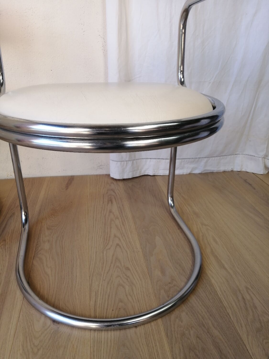 Pair of vintage cantilever chairs Zougoise Victoria, Switzerland.