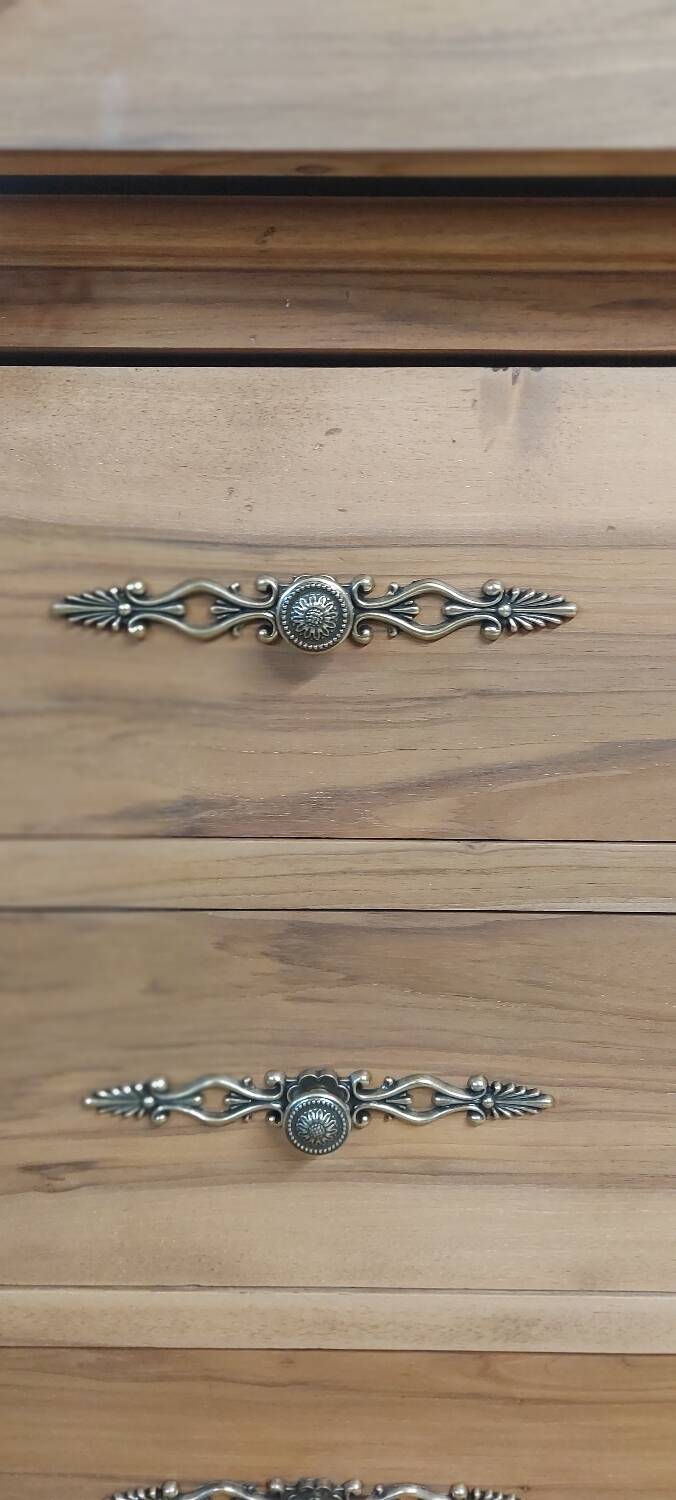 Old chest of drawers