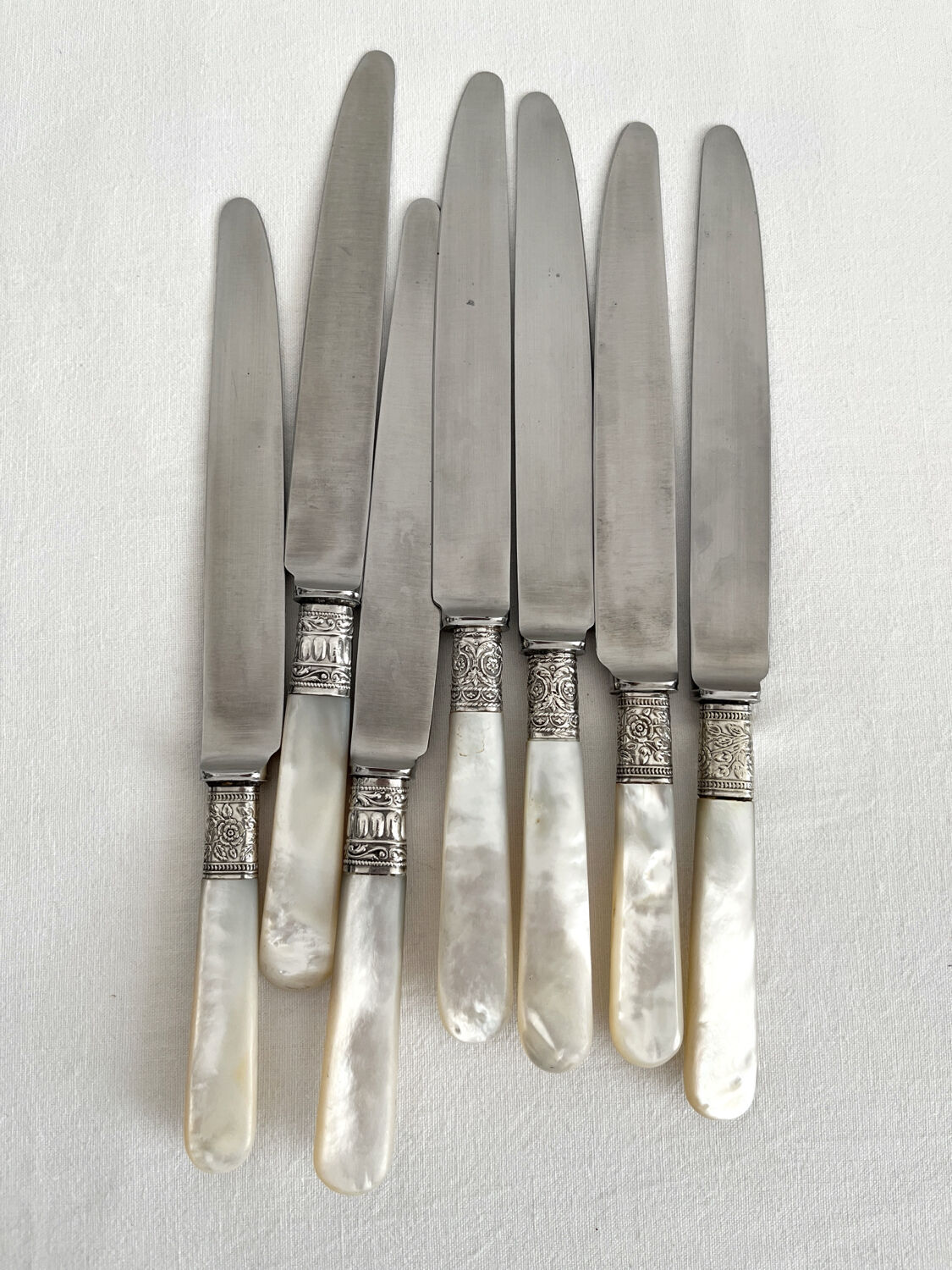 Antique table knives in mother-of-pearl and silver-plated metal