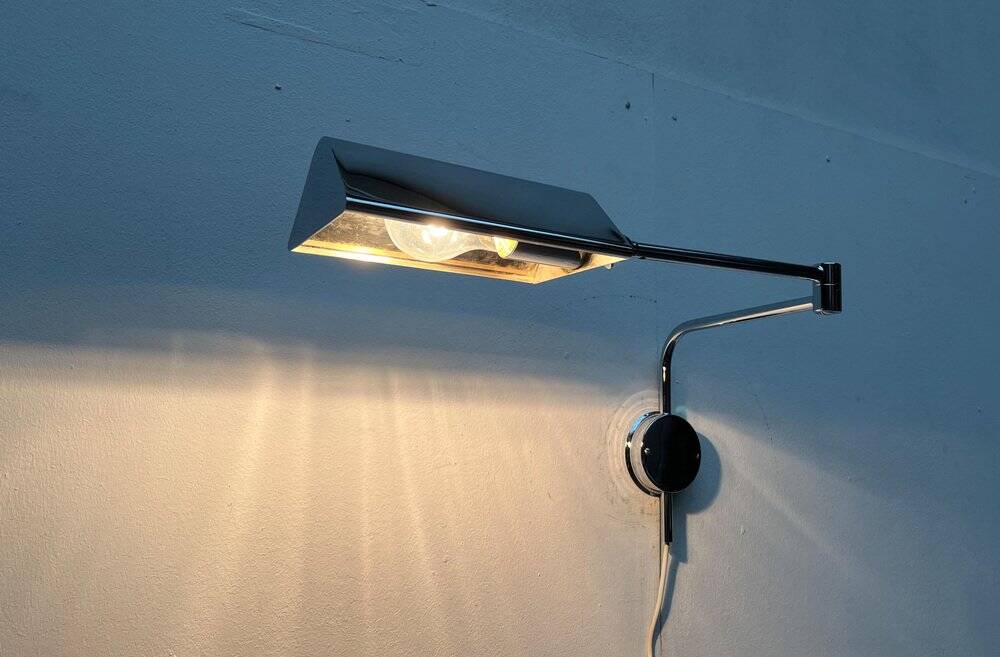 Mid-century Hollywood Regency chrome wall lamp by Florian Schulz for Interline, 1970s.