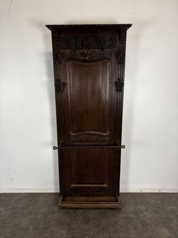 Porte-manteaux vestiaire d'entrée en chêne sculpté à patères fer forgé