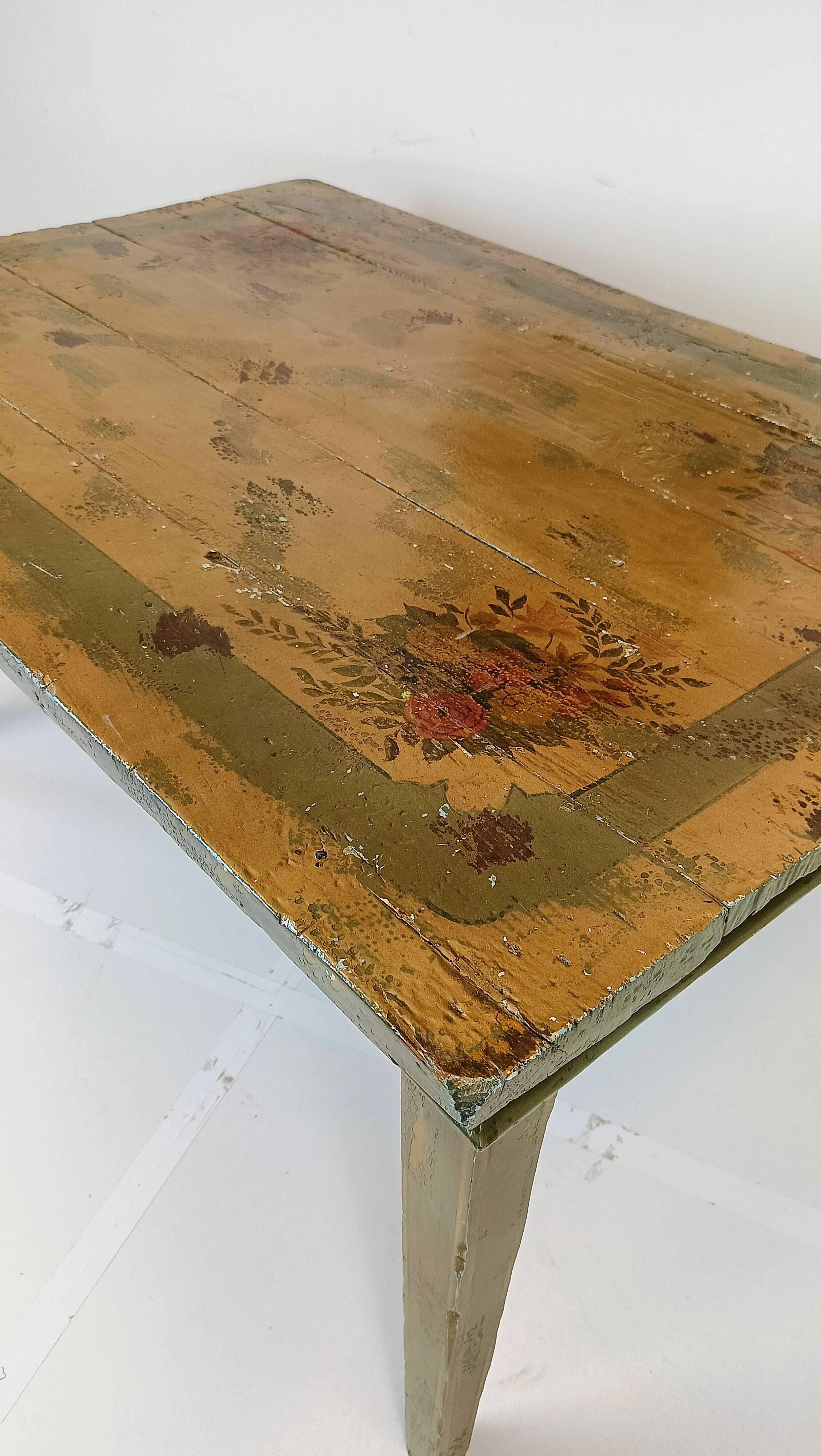 Table à manger suédoise de cuisine ancienne