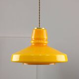 Lampe à suspension italienne du milieu du siècle en verre jaune et laiton