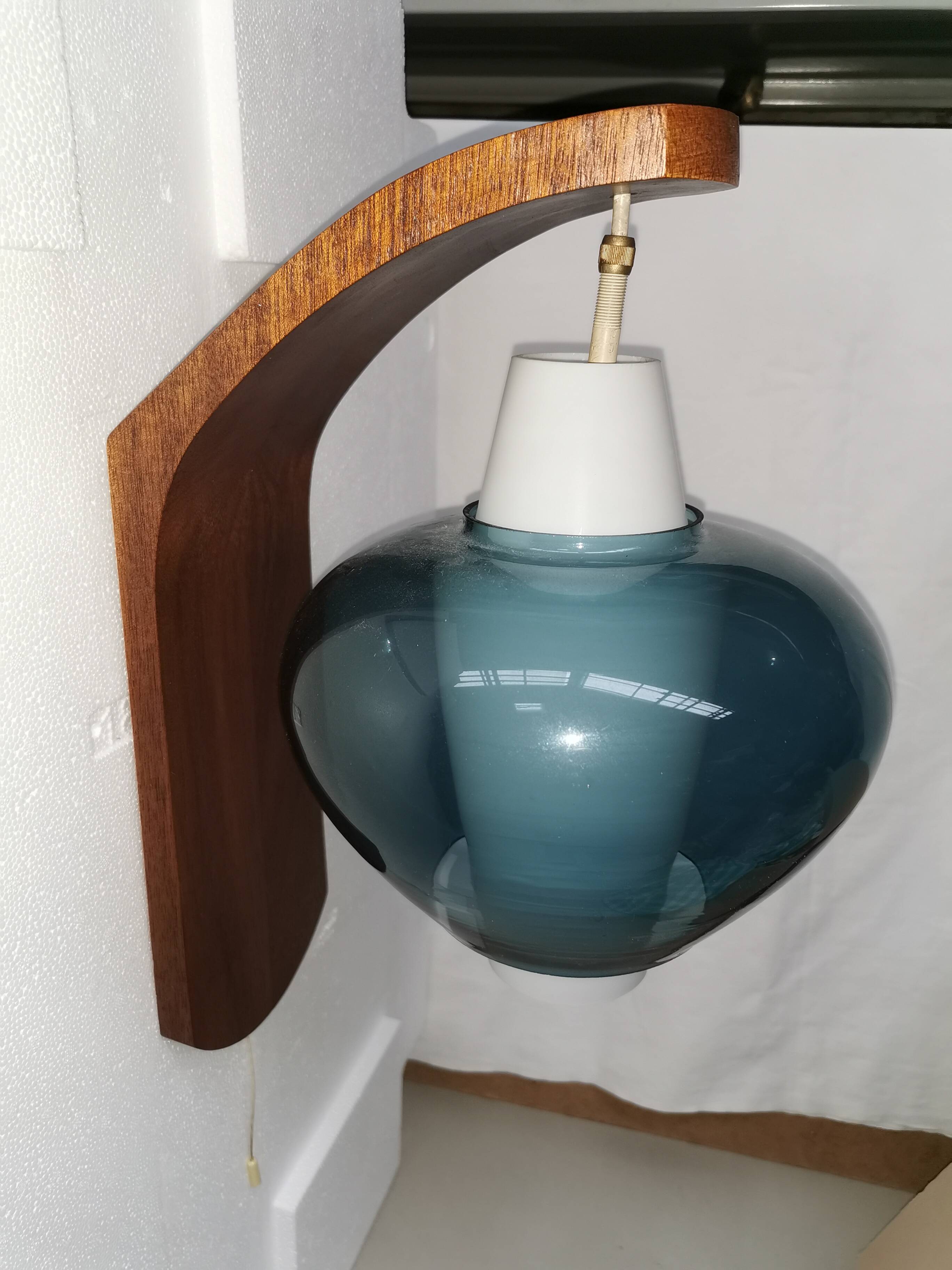 Vintage scandinavian wall light Louis Kalff