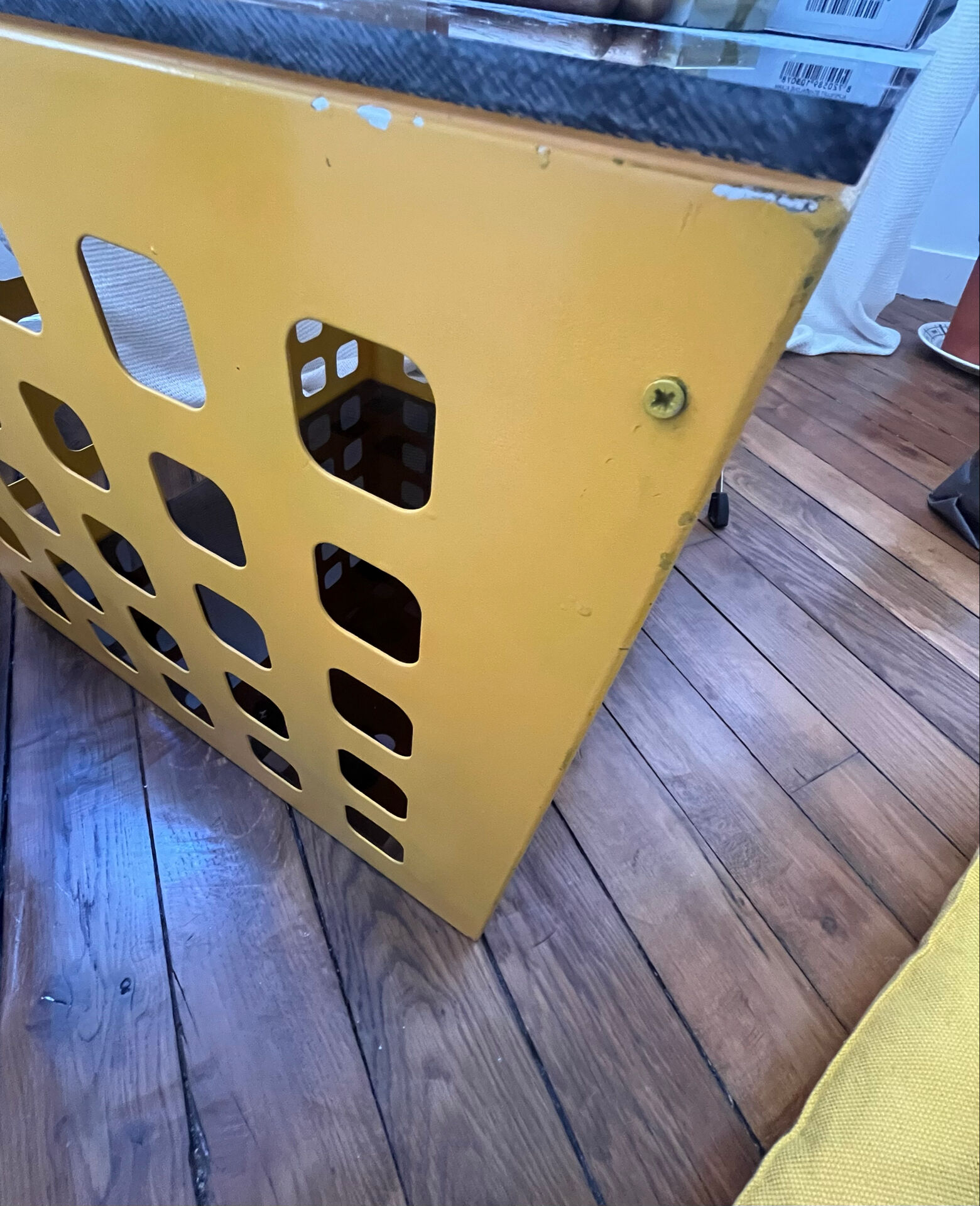 Table basse jaune