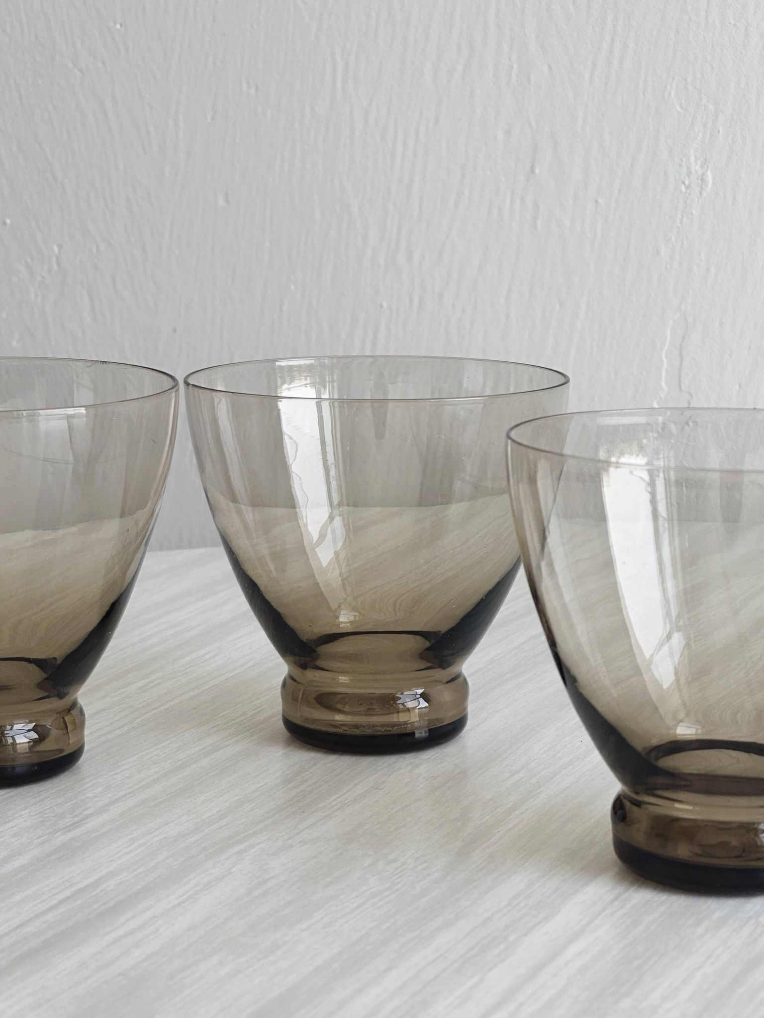 4 verres à eau en verre fin fumé