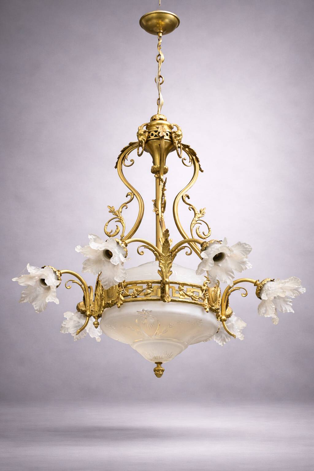 Chandelier with ram's heads. Louis XVI. Gilded bronze. Crystal.