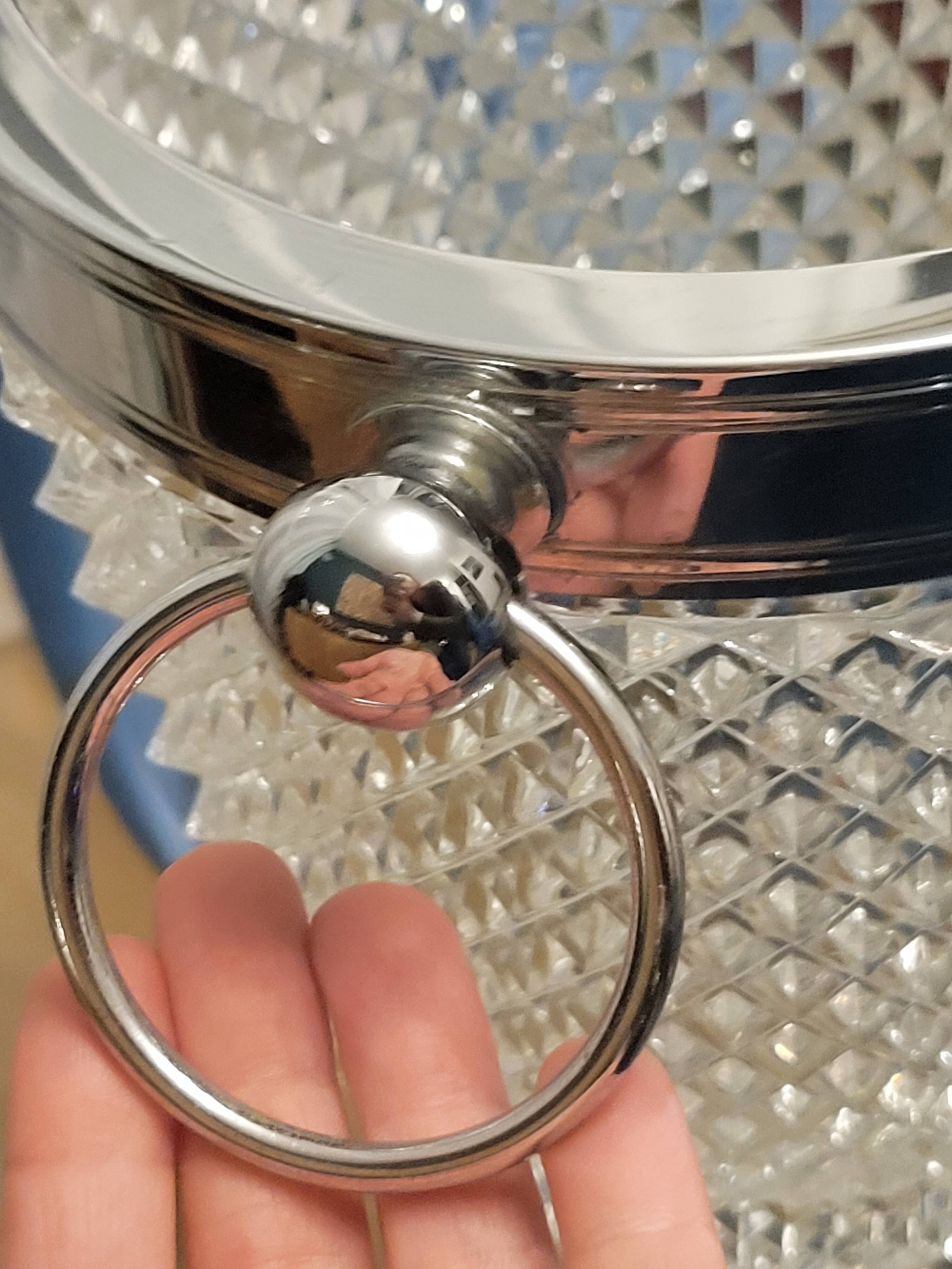 Champagne bucket in molded crystal with diamond tips