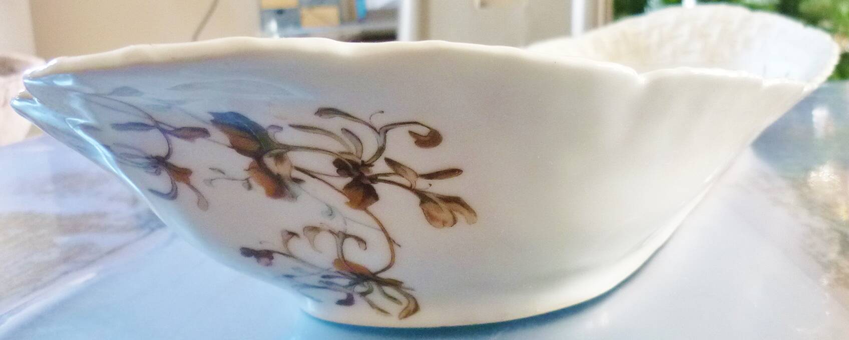 Long fish and meat dish, 19th century, Haviland Limoges porcelain, 66cm