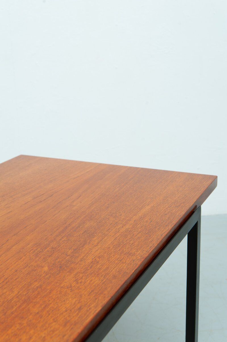 Table basse T-Angel en teck par Florence Knoll pour Knoll Inc. / Knoll International, années 1950.