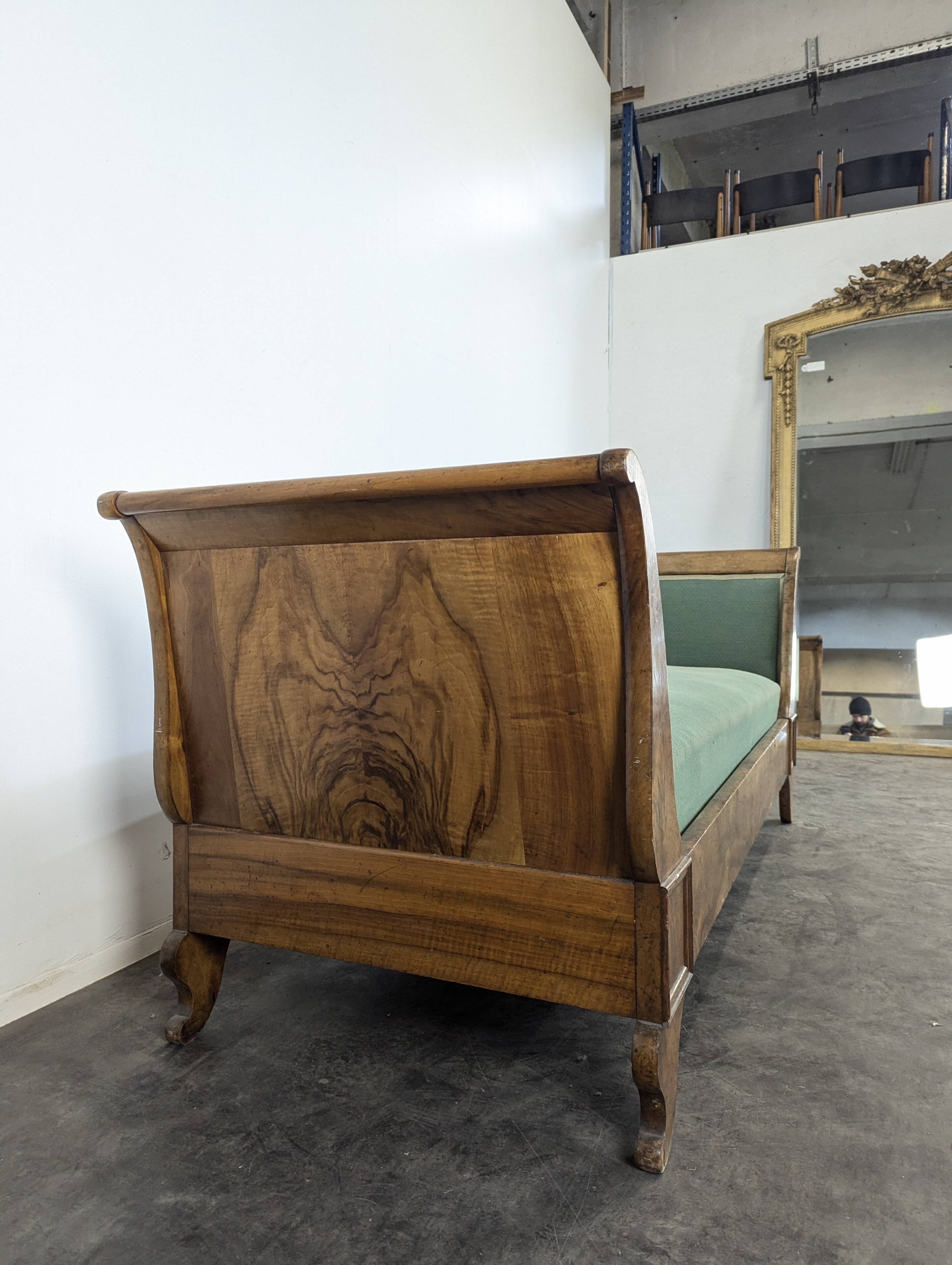 Restoration period banquette in flame mahogany