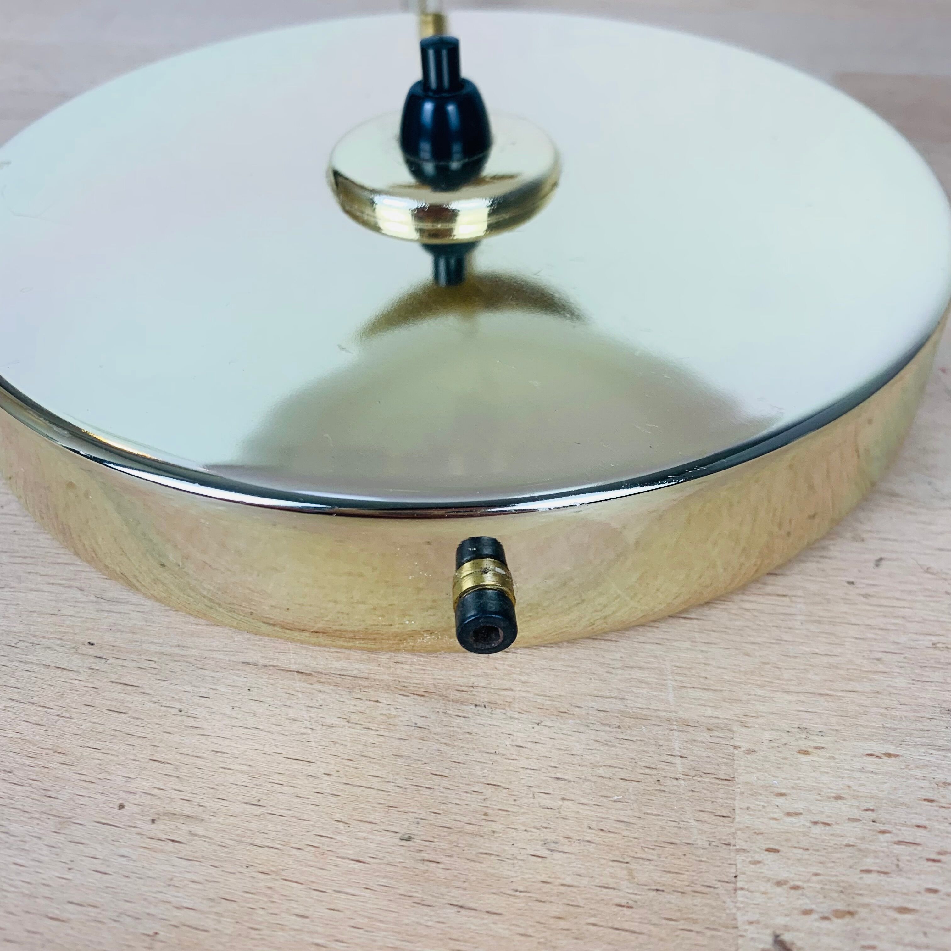 Brass wall lamp and opaline globe