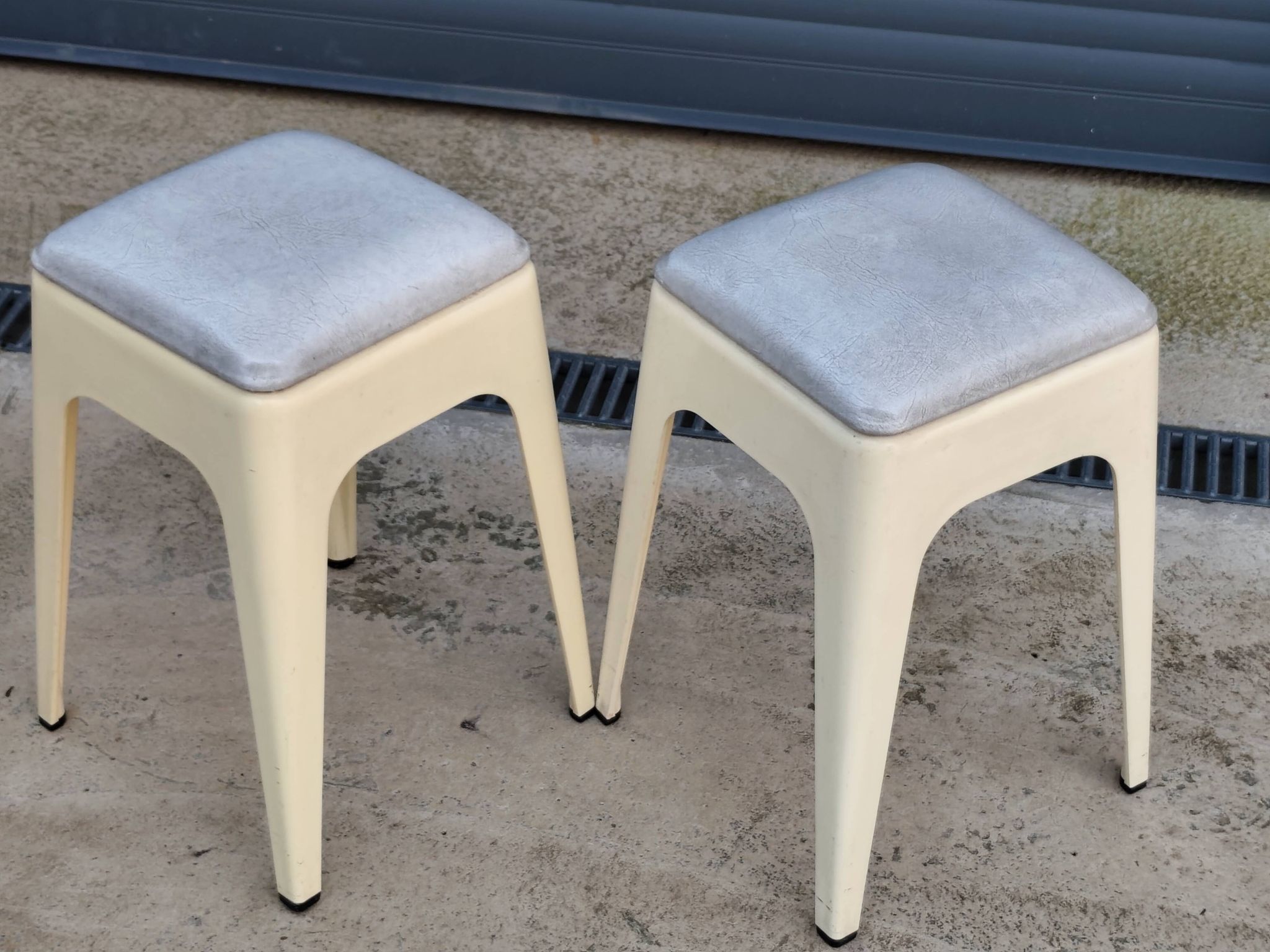 Pair of vintage "ami" stools