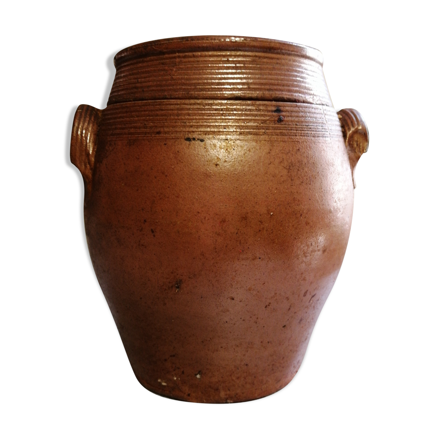 Terracotta pot with lid