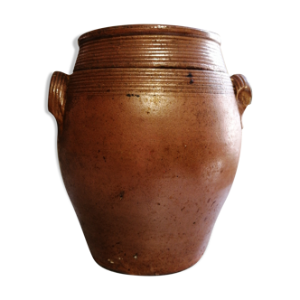 Terracotta pot with lid