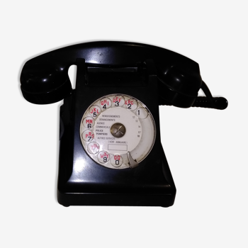 Black bakelite phone