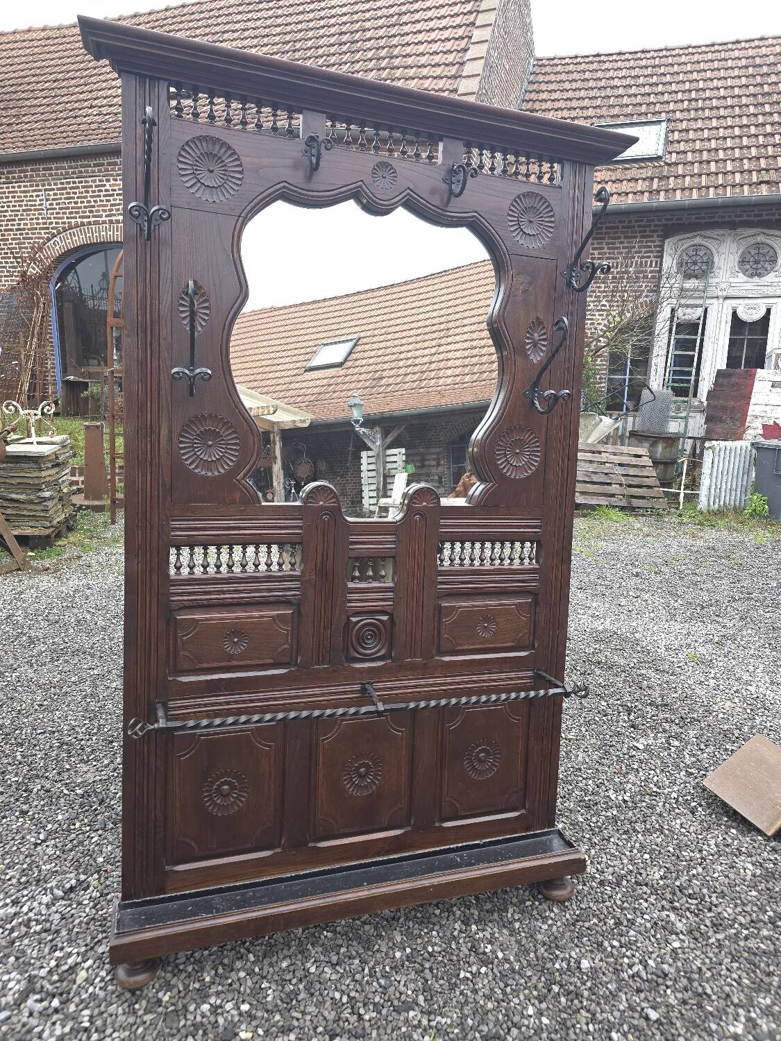 Breton wall-mounted chestnut locker