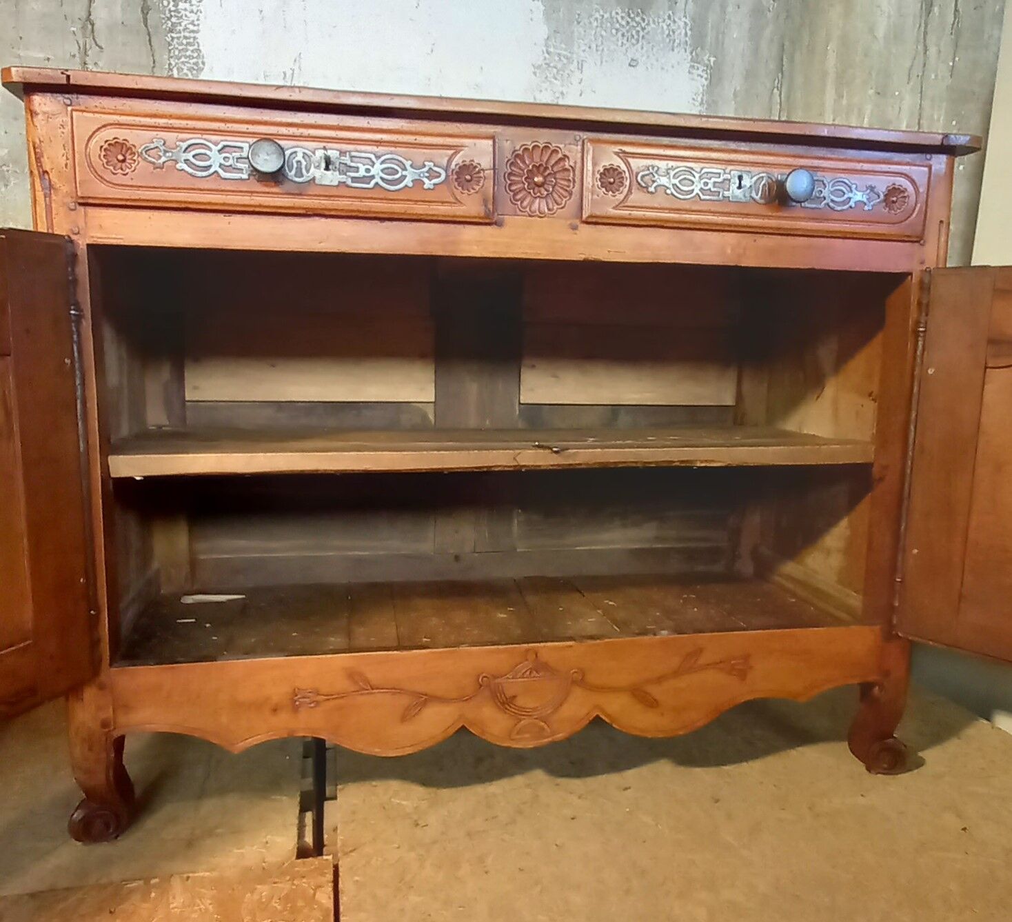 Buffet XVIII ème d'époque en merisier