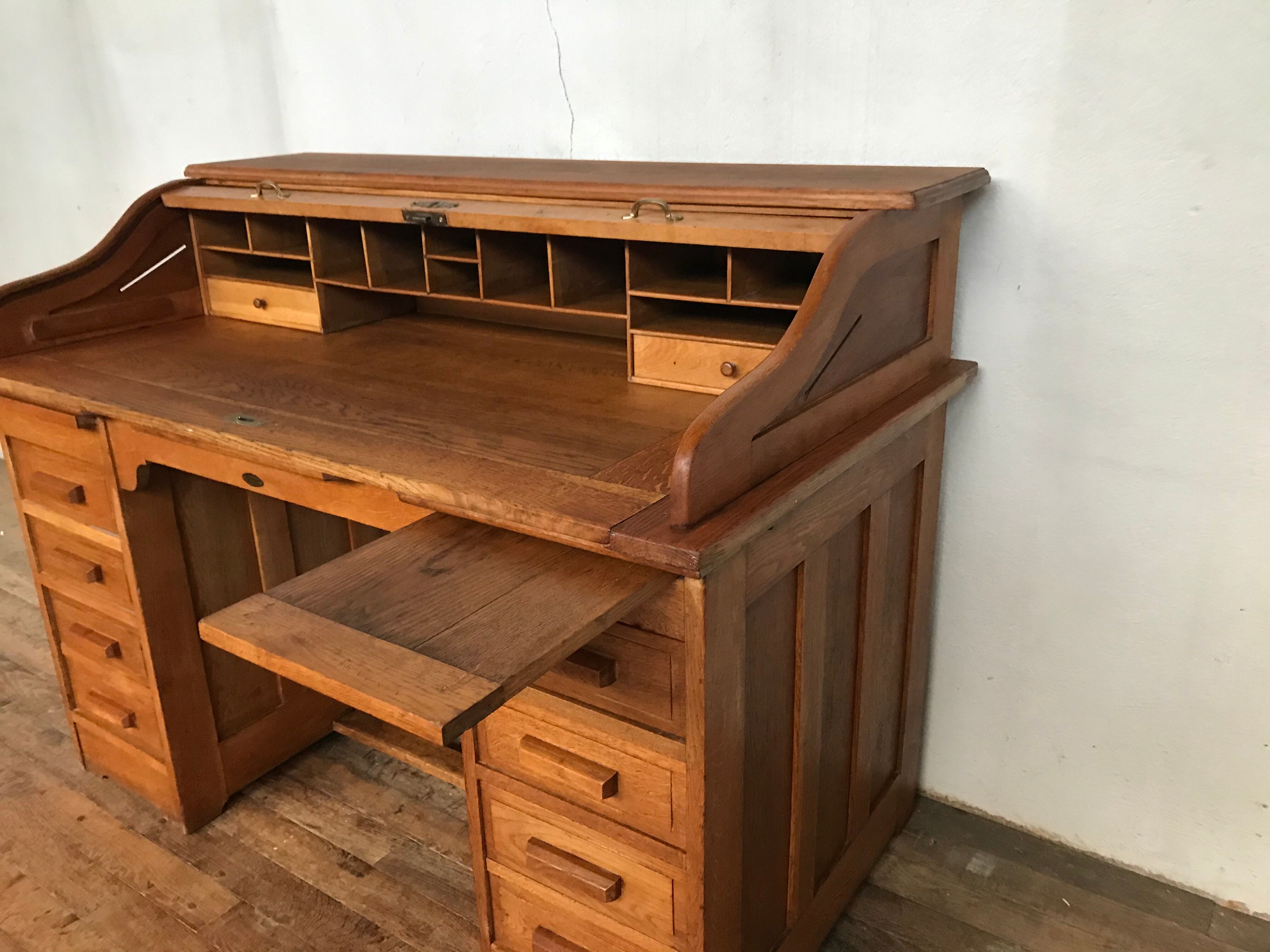 American solid solid oak cylinder desk from 1930