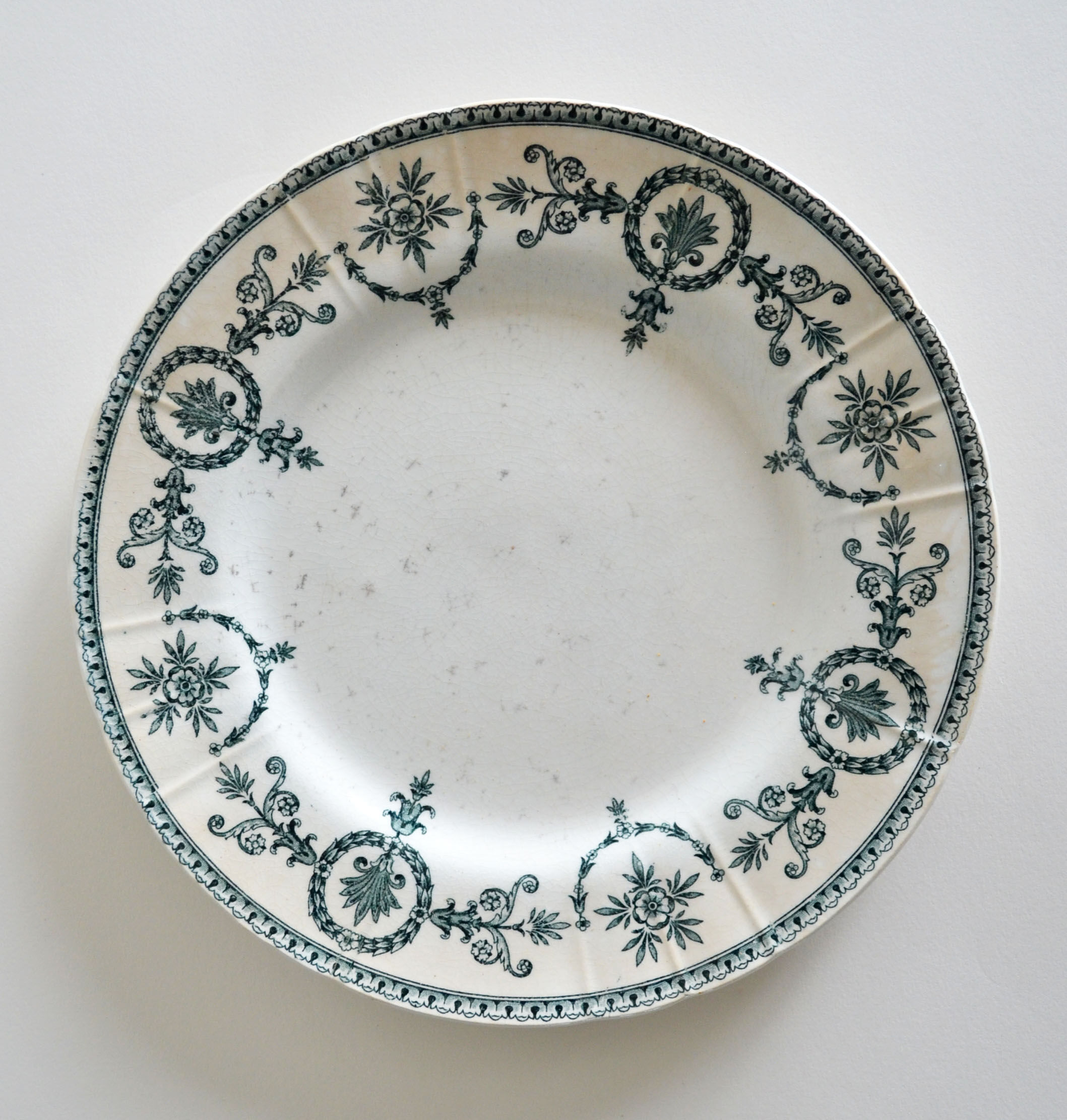 4 mismatched iron earth dessert plates