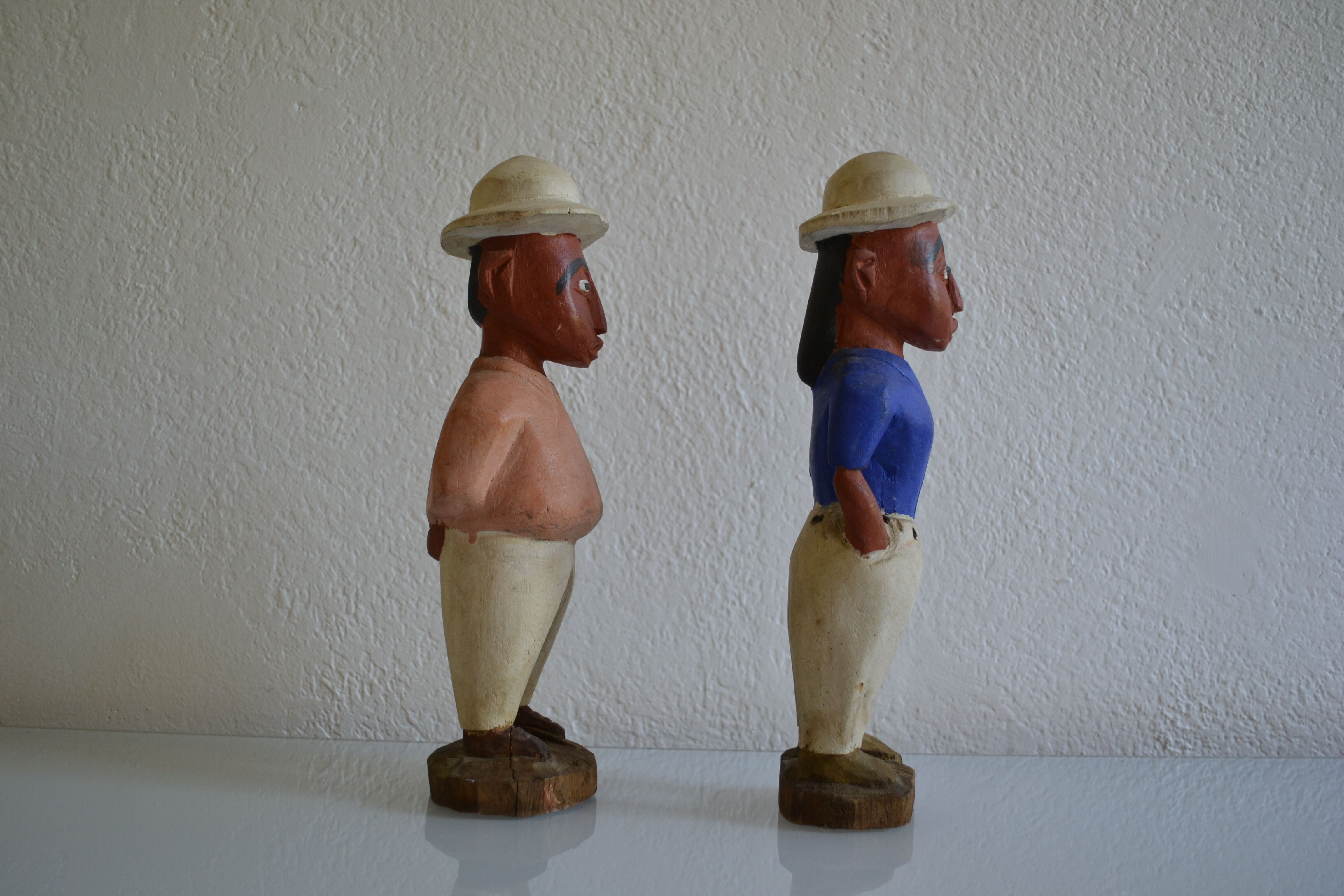Couple of settlers African statuettes