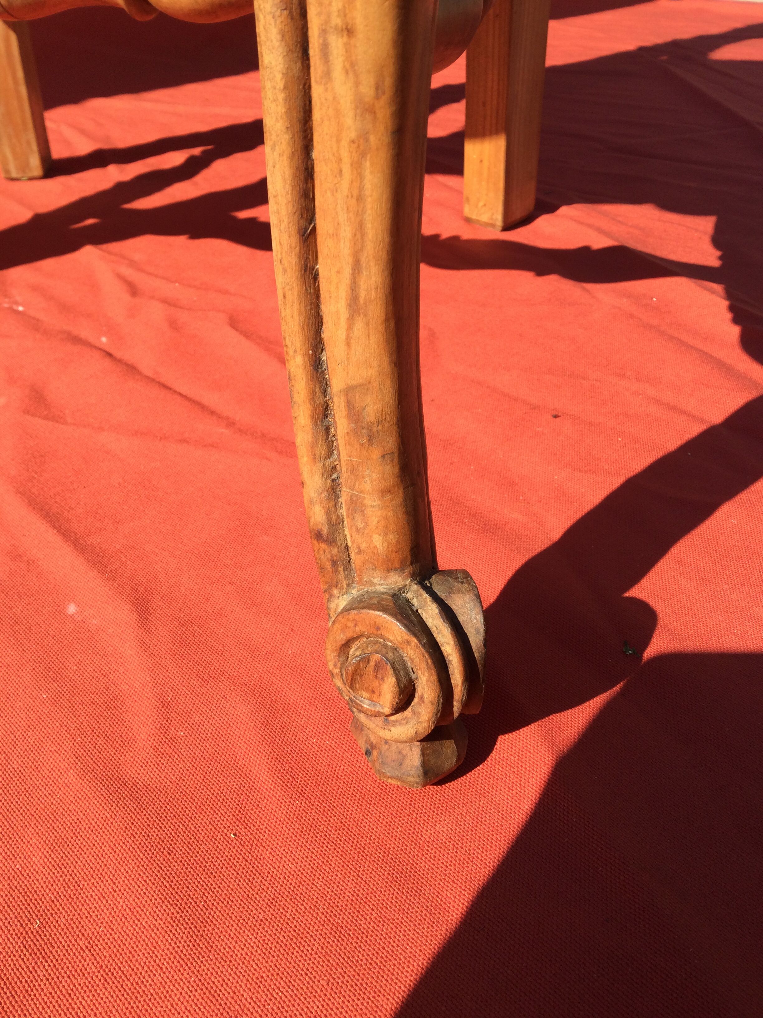 Rustic chair Louis XV mulched in cherry