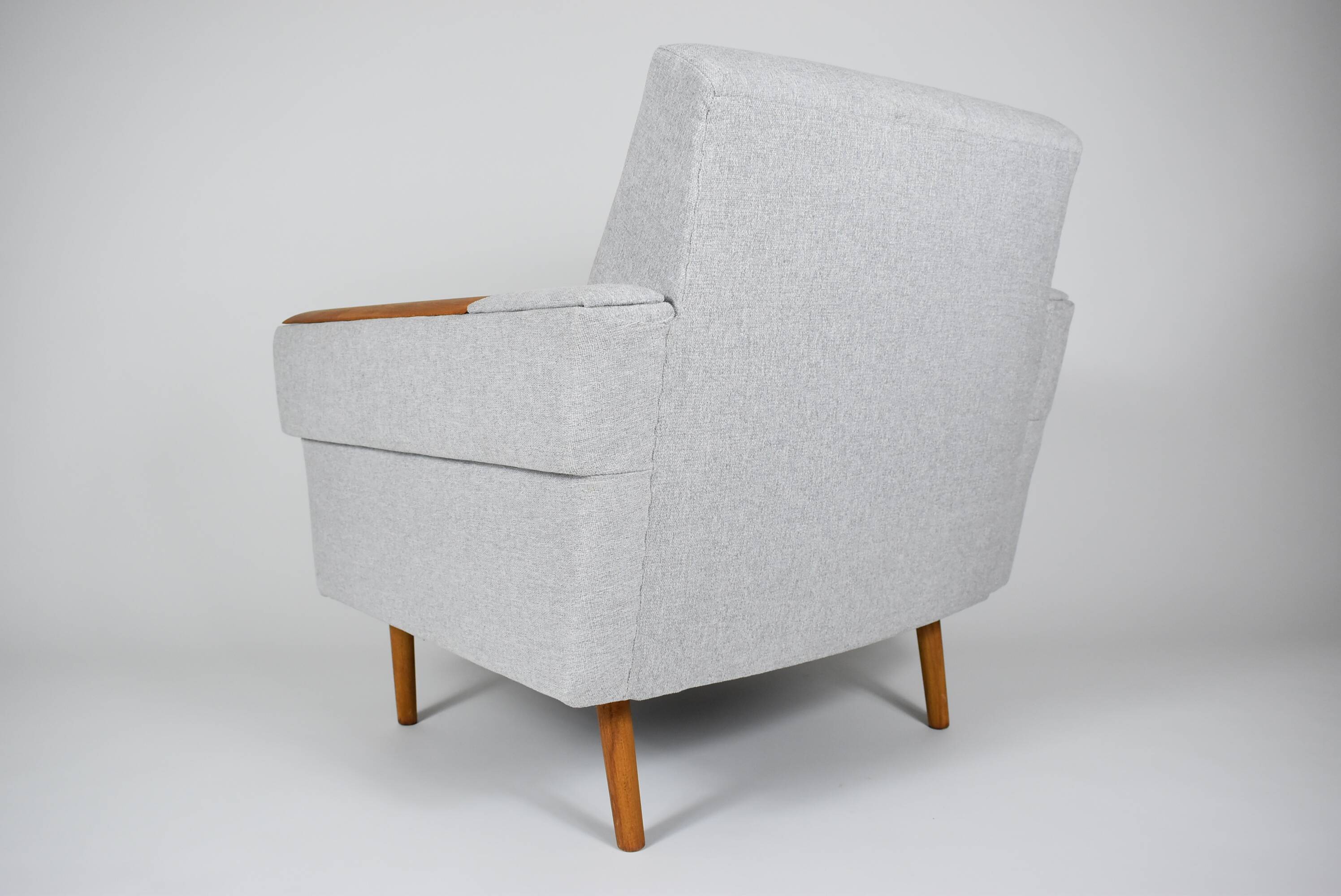Fauteuil moderne du milieu du siècle, restauré, 1960, tissu gris clair