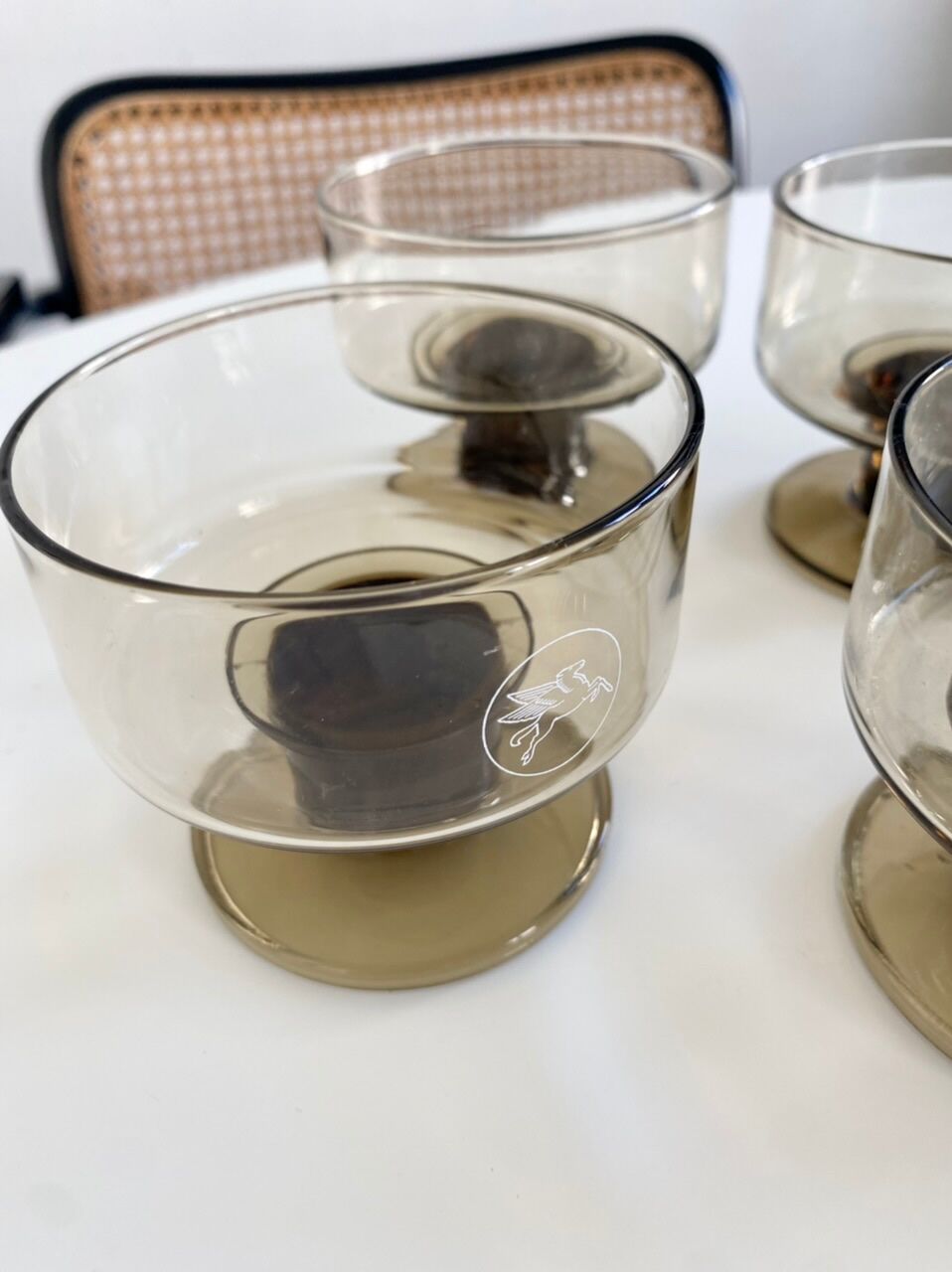 Lot de 4 coupes à champagne vintage en verre fumé