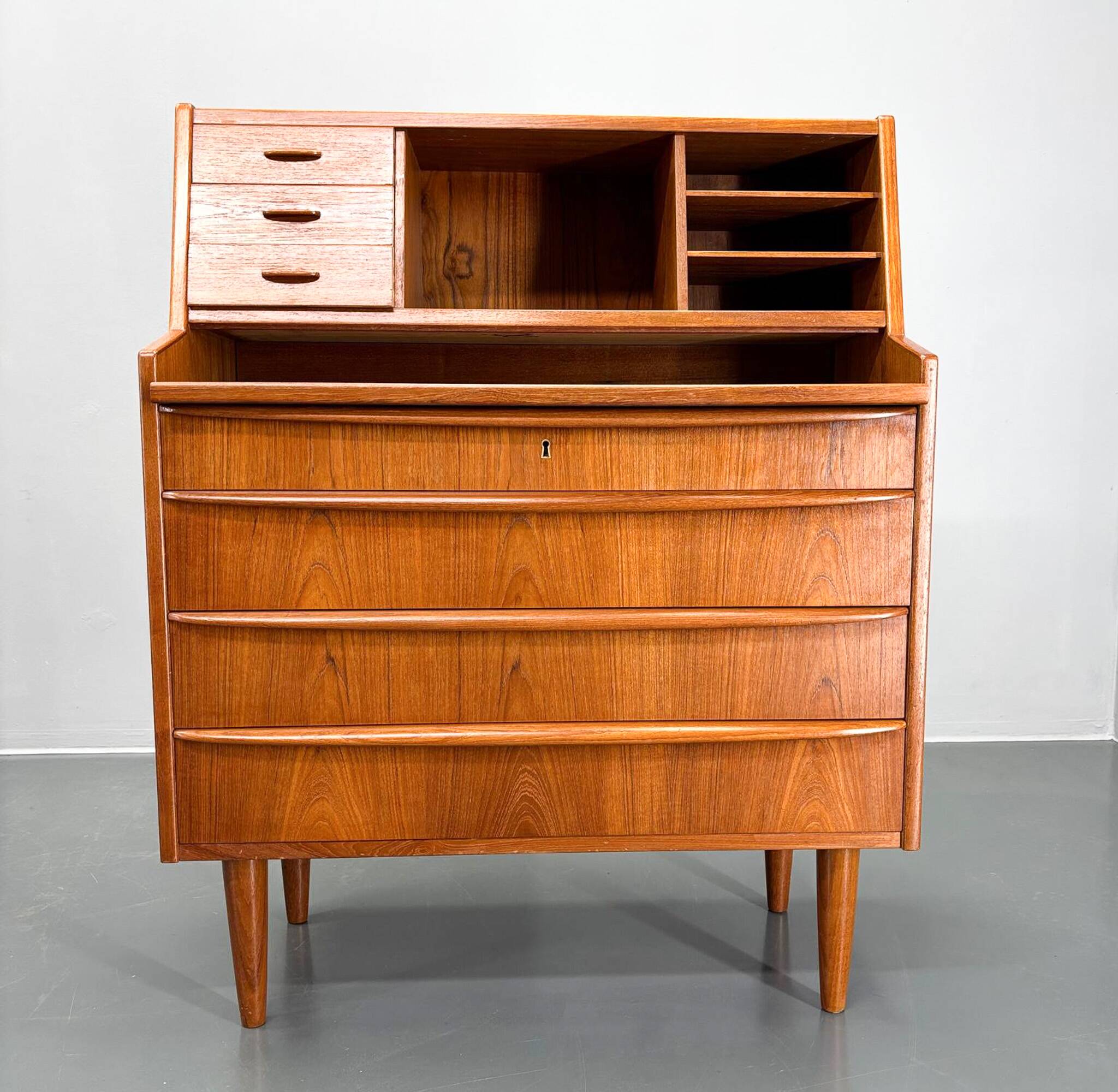 Commode à écrire en teck danois des années 1960