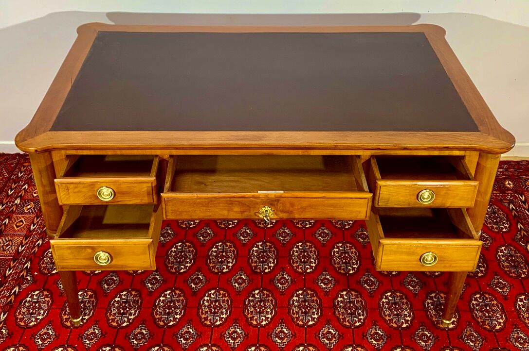 Louis XVI desk in cherry wood and gilded bronzes