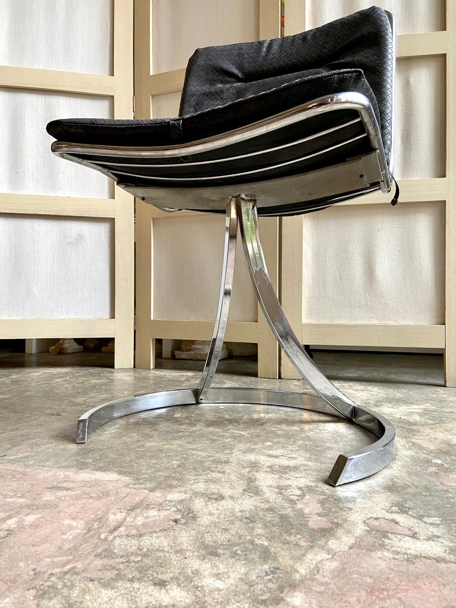 2 chairs in chromed metal and black woven skaï 1970s