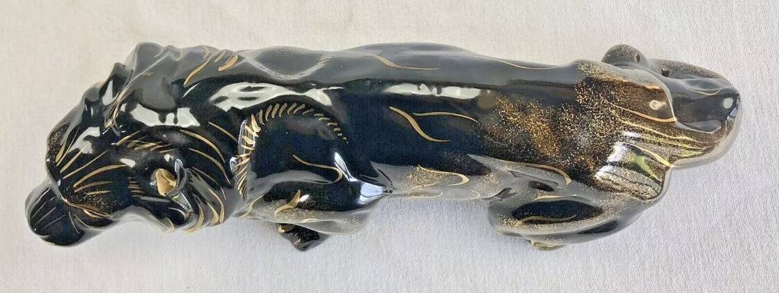 Art Deco lion statue 1930 cracked Saint Clément