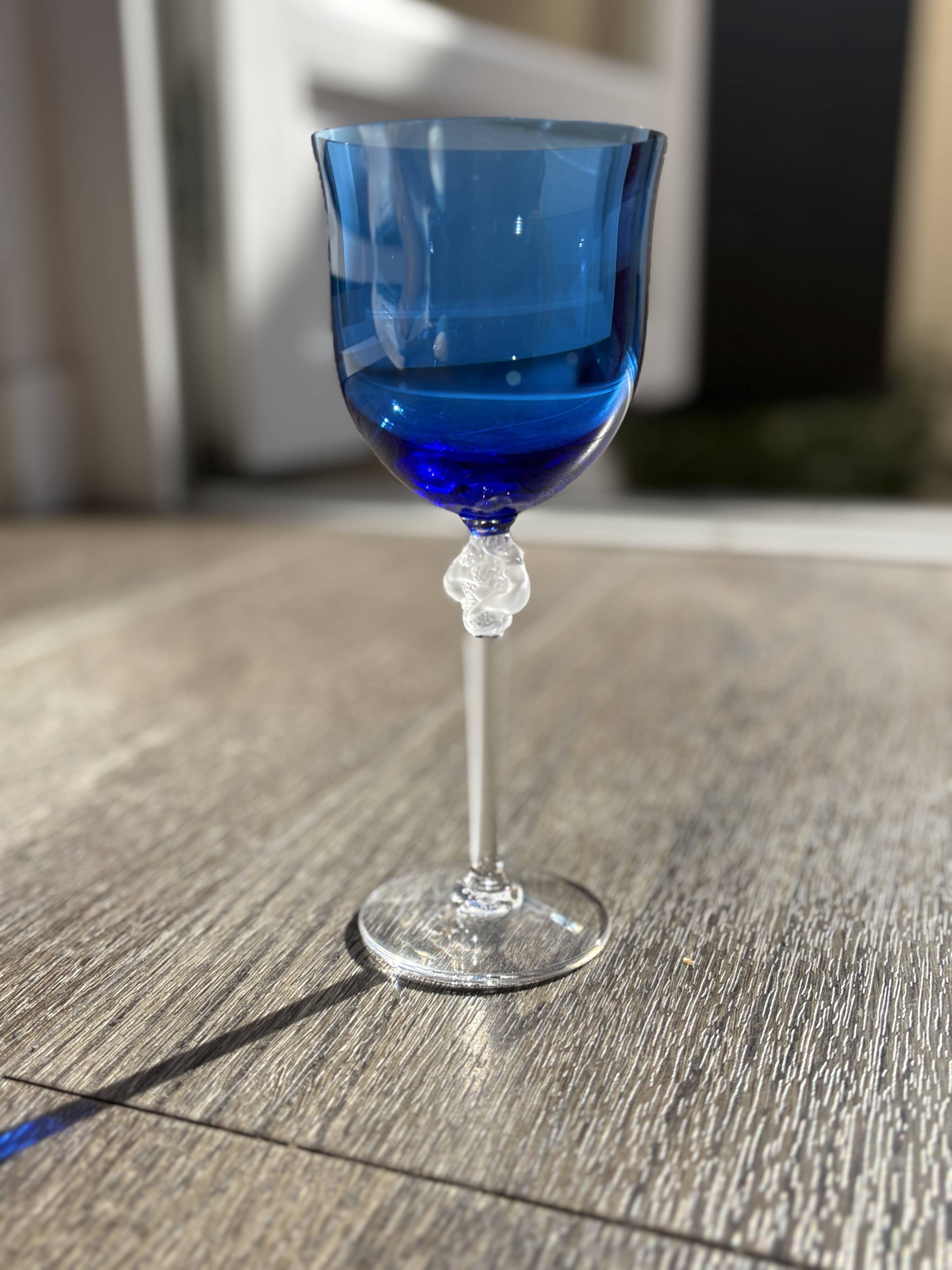Verre Lalique modèle Roxanne bleu indigot