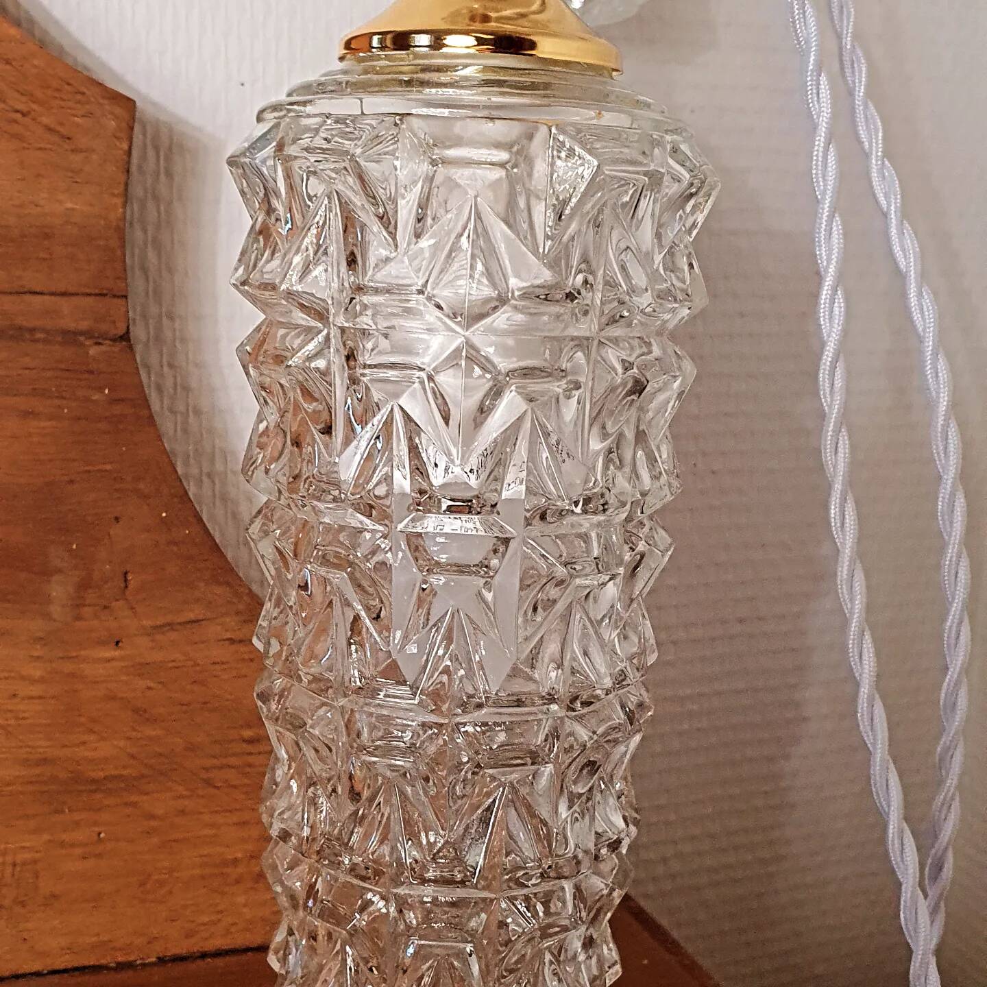 Chiseled glass walking lamp