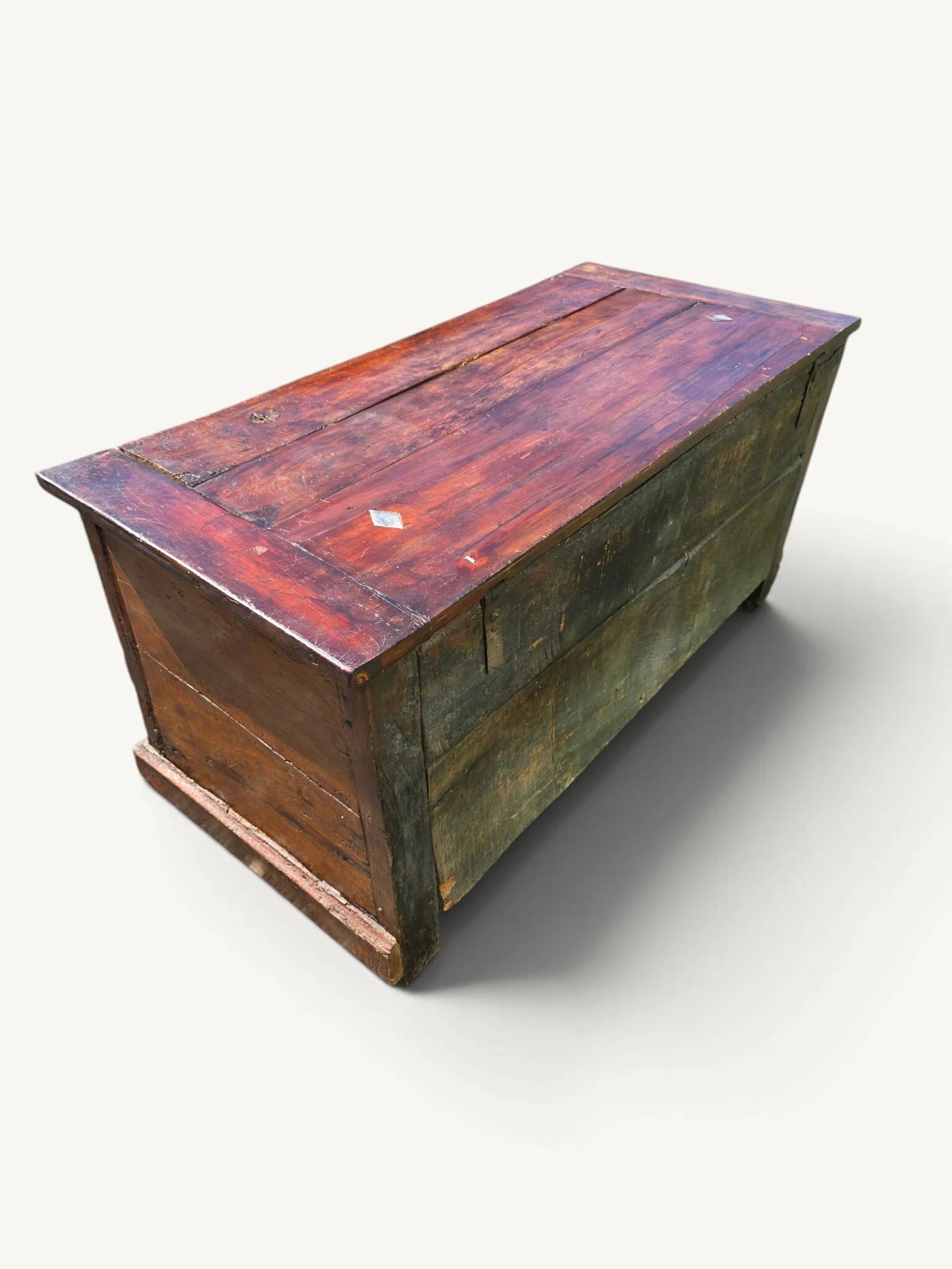 Grand coffre ancien rustique bois massif XIXe siècle