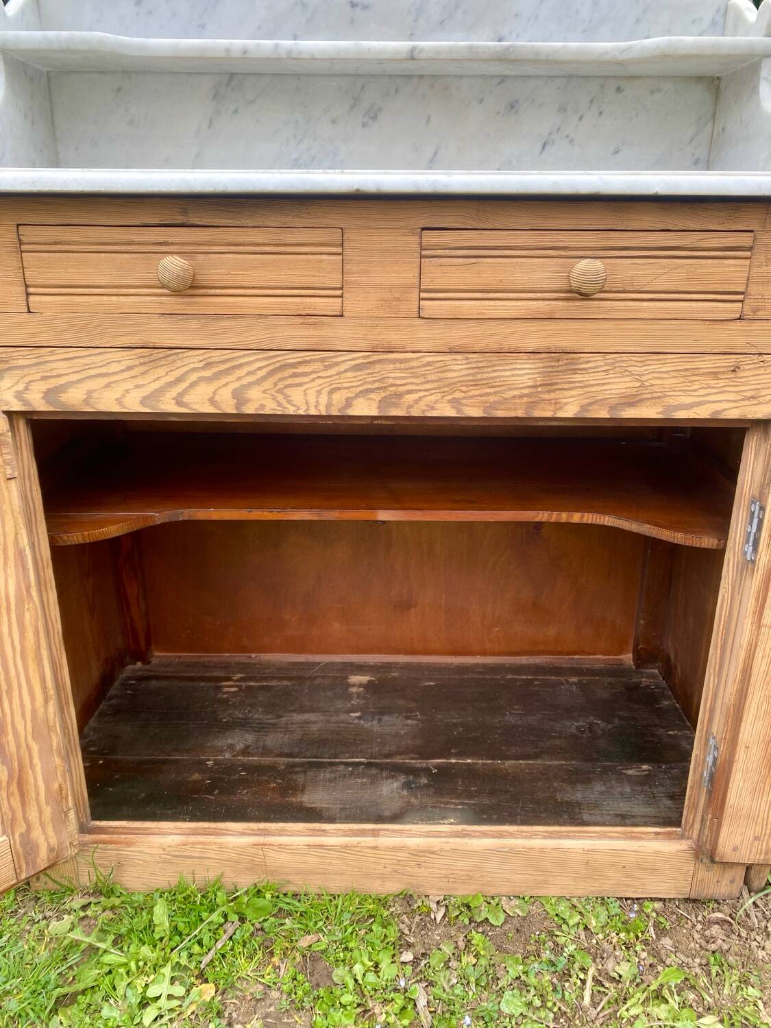 Meuble de toilette en marbre