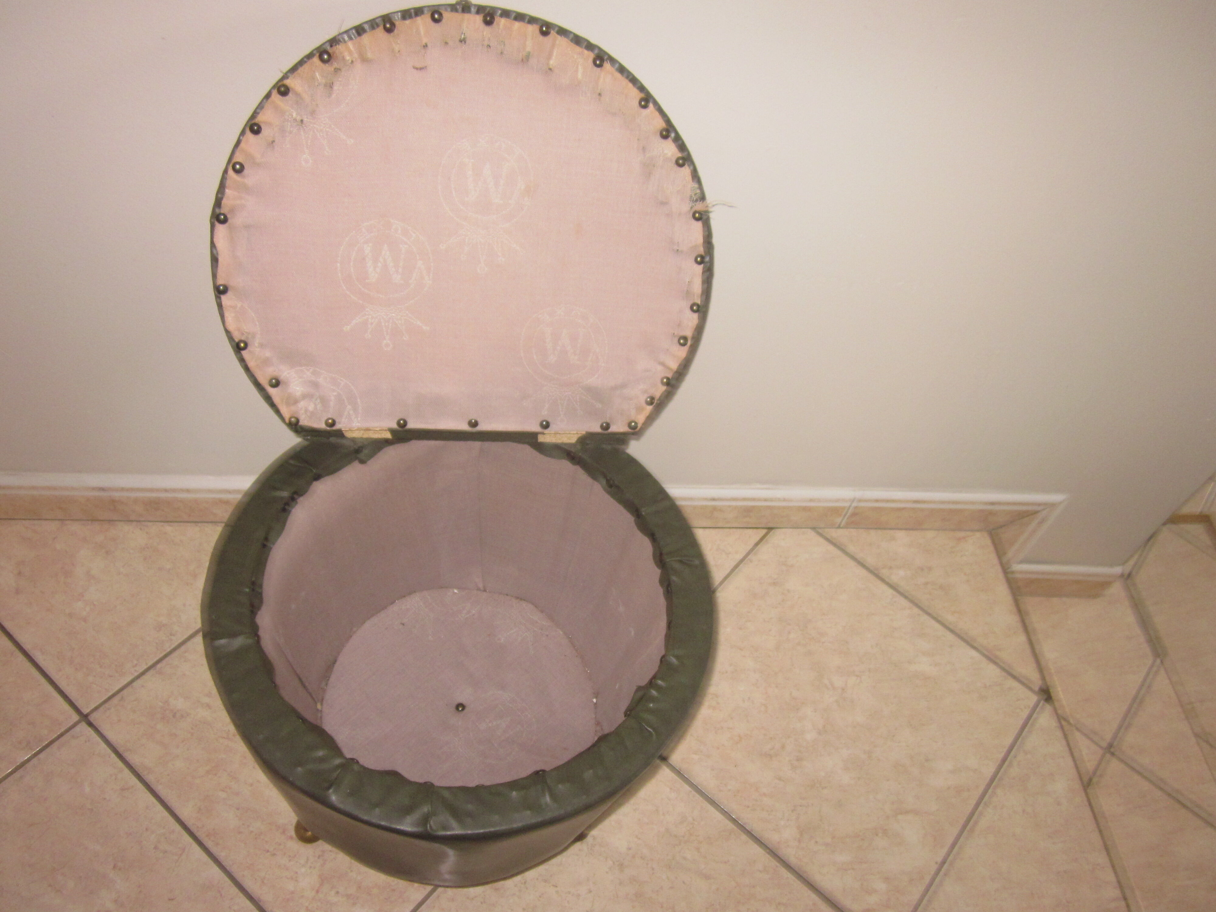 Vintage chest with conical feet