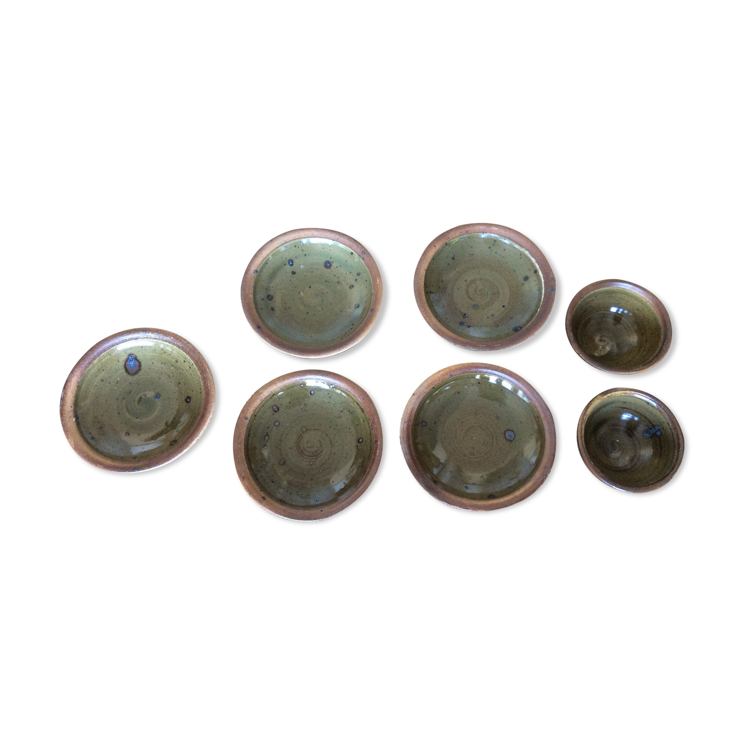 Set of stoneware plates