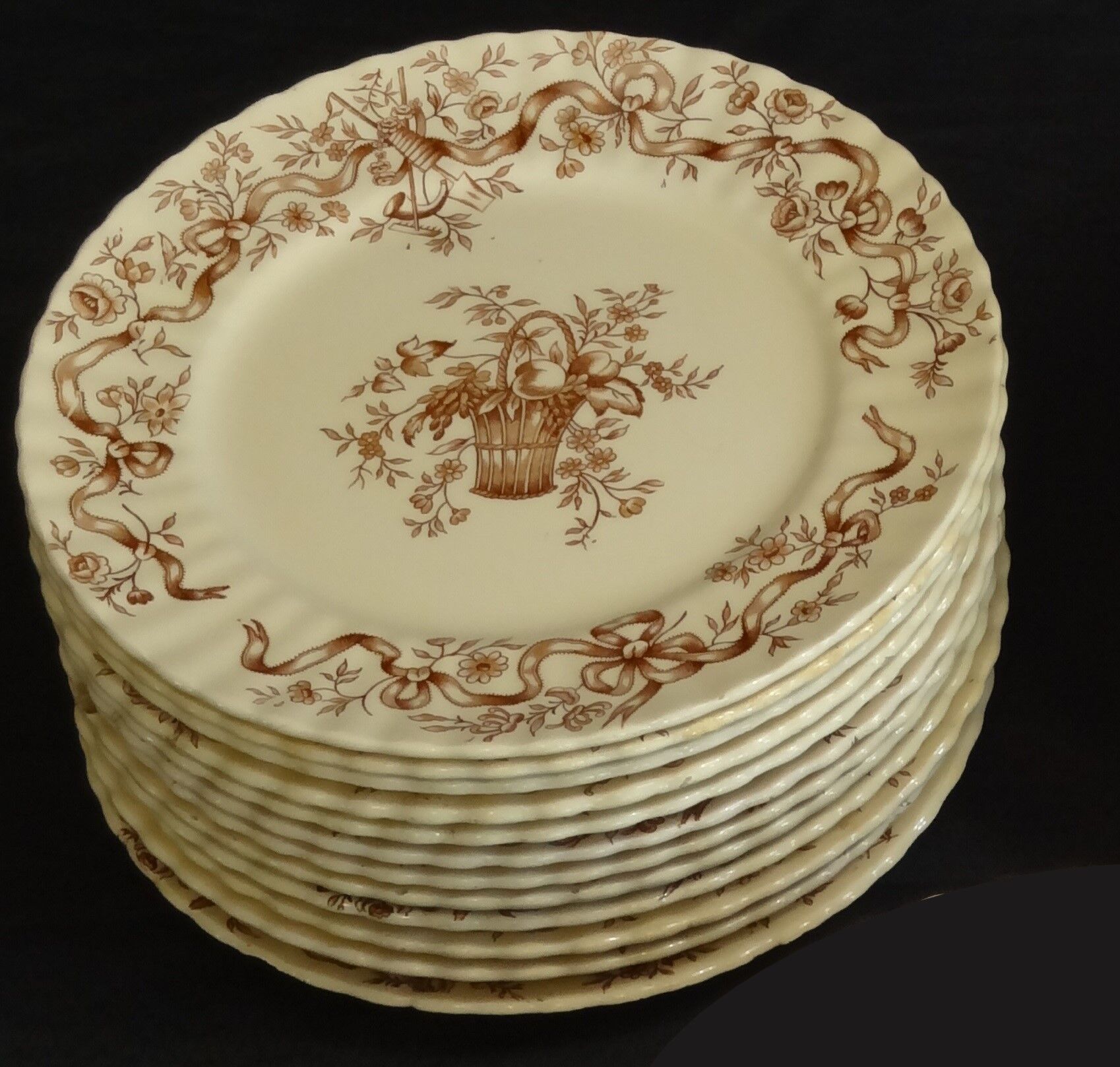 12 assiettes à dessert en faïence terre de fer, modèle rubans de chez longchamp