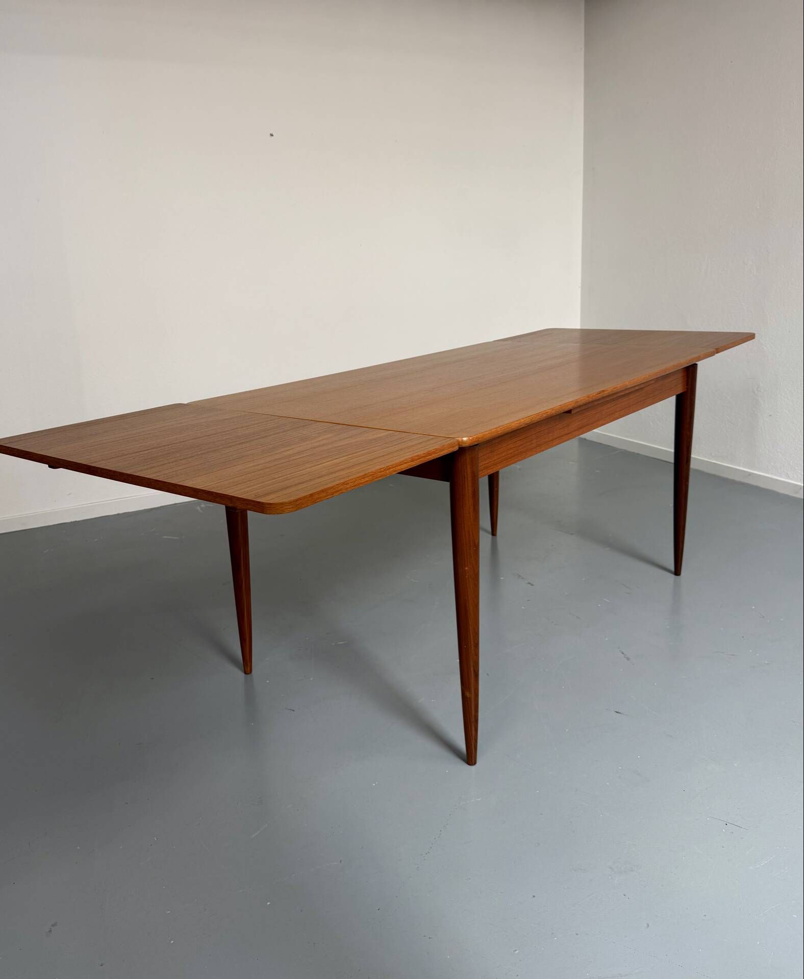 Table à manger extensible en teck design scandinave des années 1960