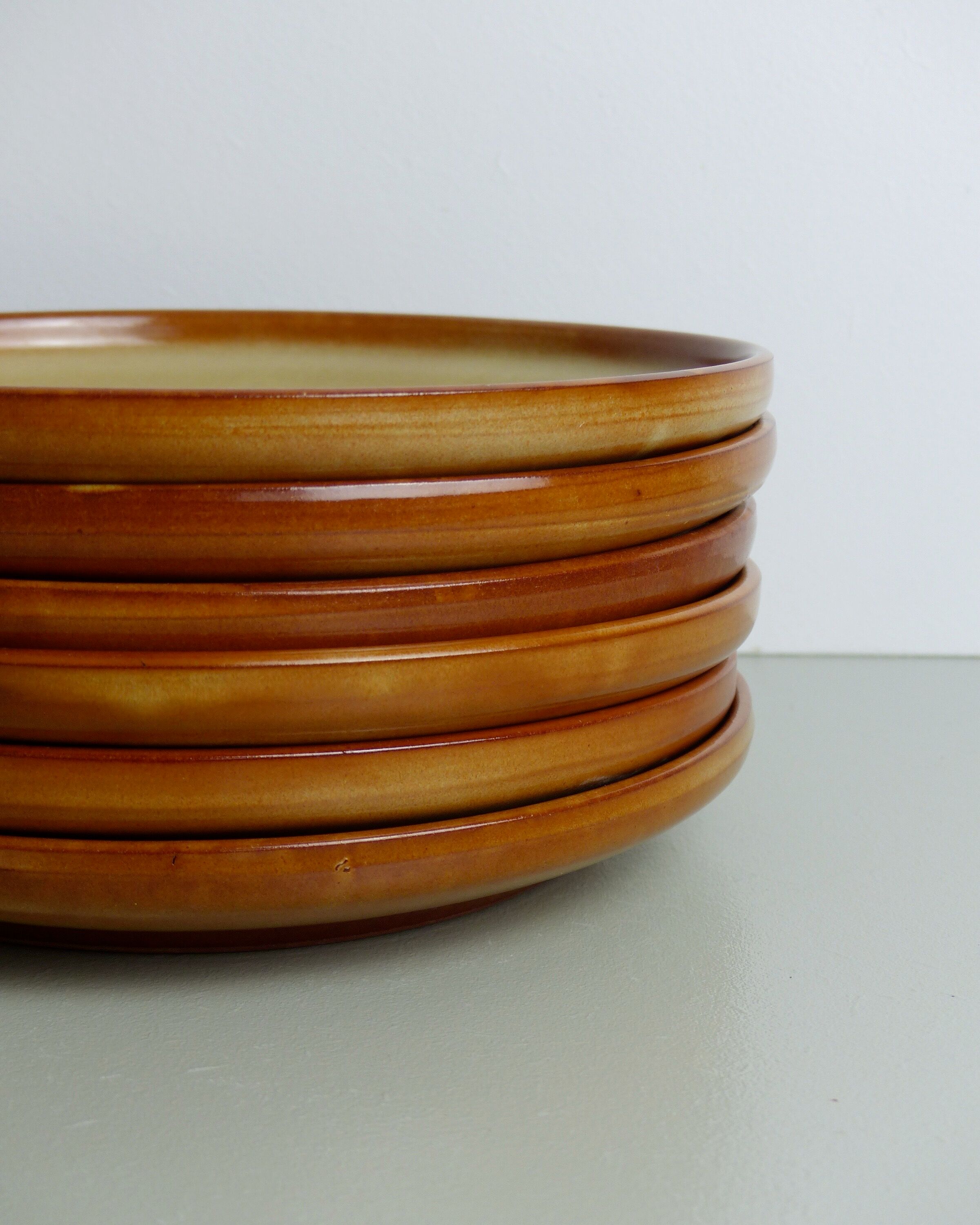 Set of 6 flat sandstone plates