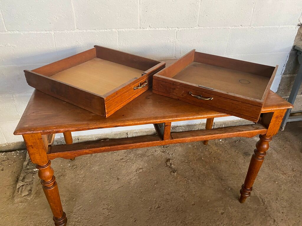 Solid oak desk with 2 drawers feet turned