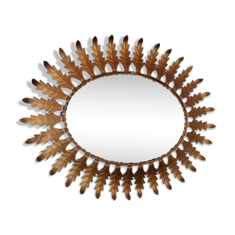 Miroir ovale de sunburst avec des feuilles d'acanthus 1960s