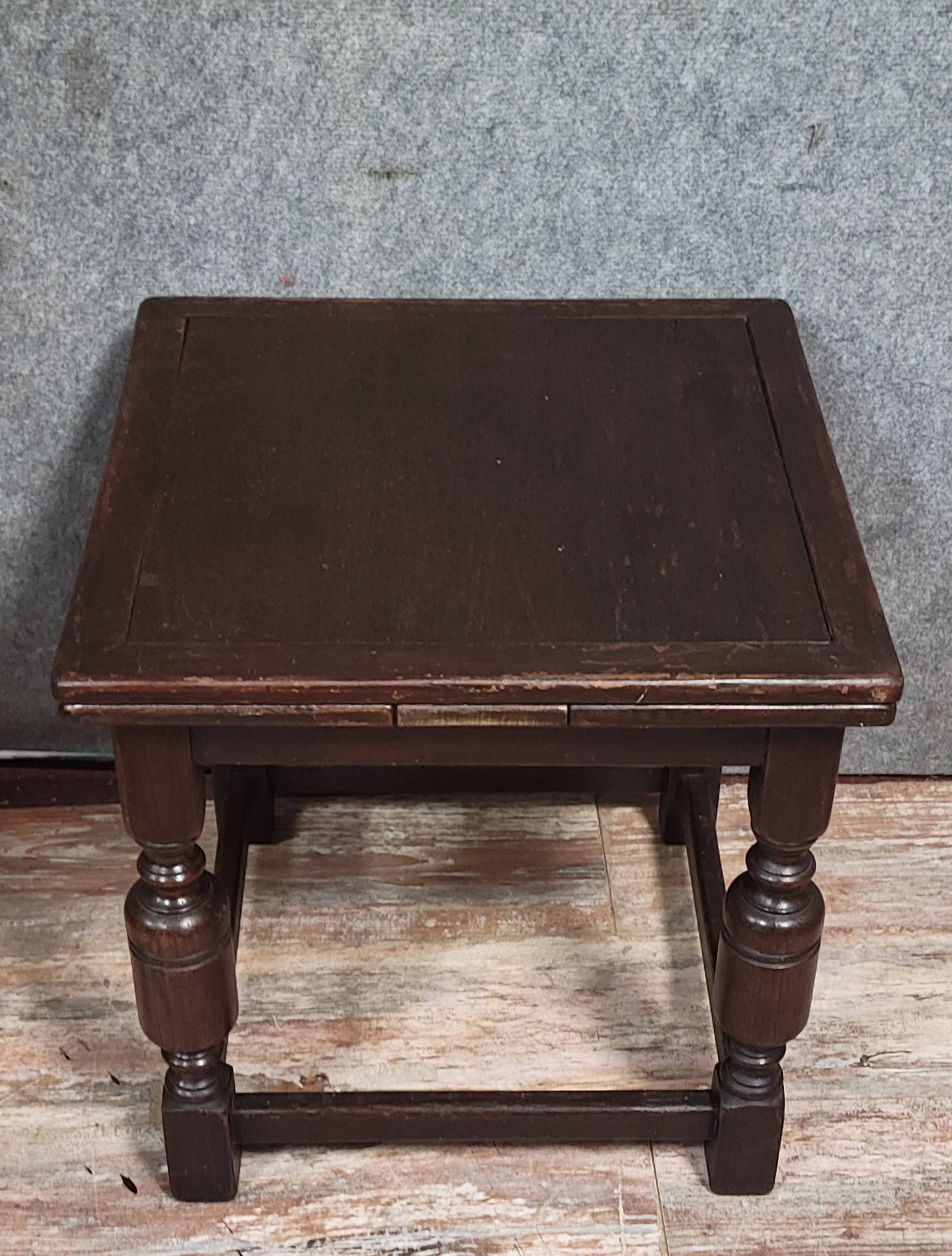 Table basse à rabats style Renaissance en chêne massif