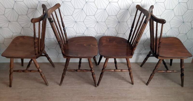Série de 4 chaises signées Baumann modèle « Tacoma » années 60.