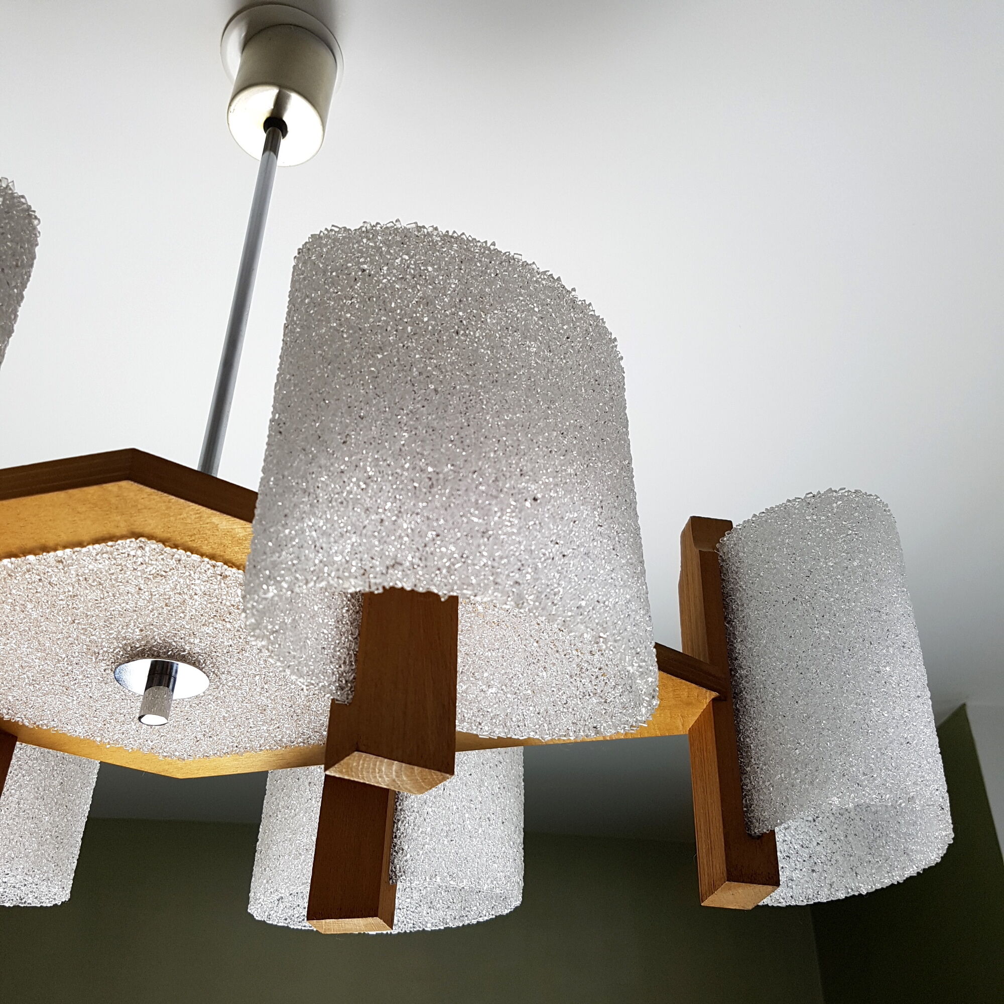 Chandelier Scandinavian 6 fires of wood and perspex vintage