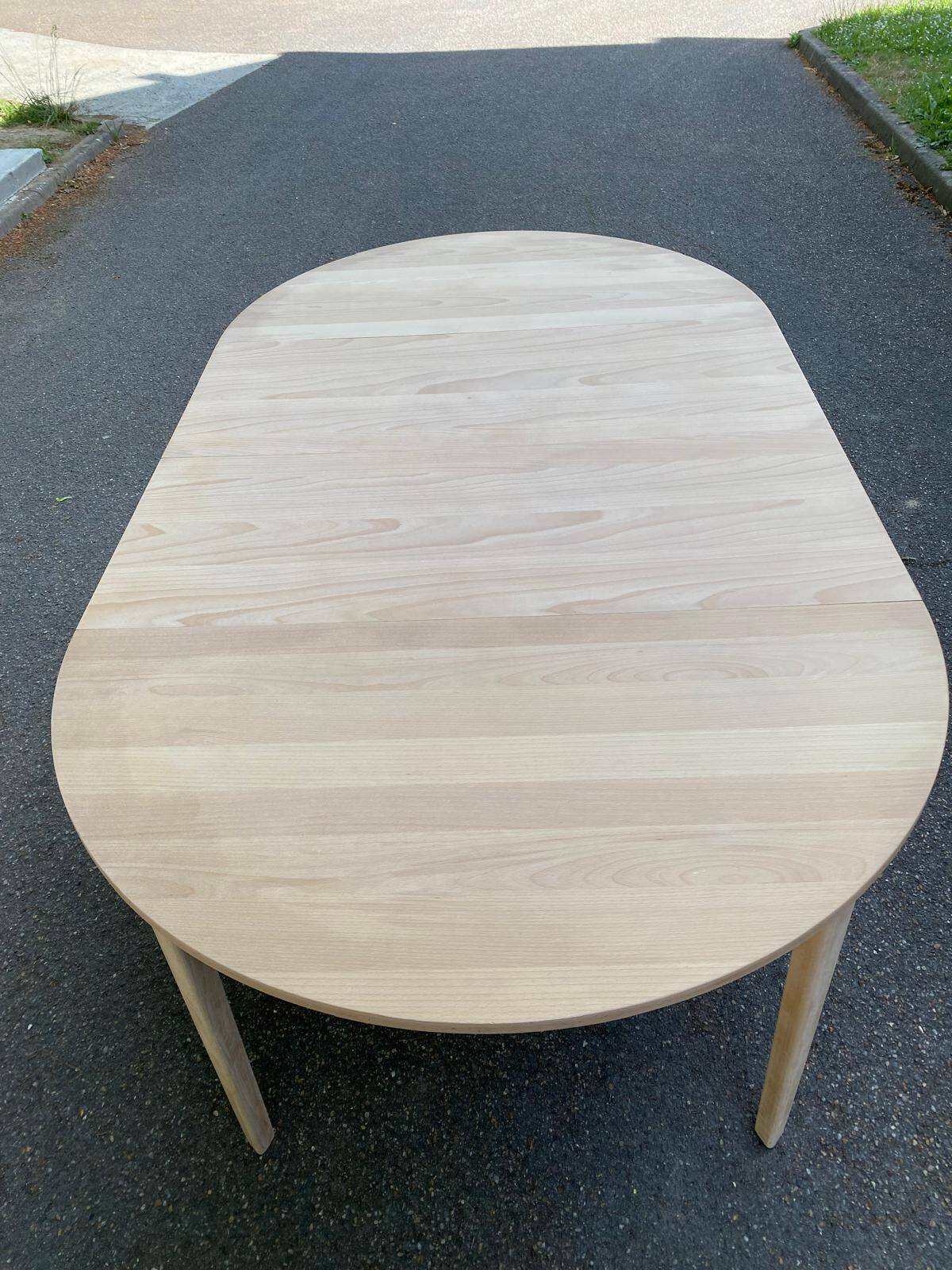 Scandinavian round extendable dining table renovated in wood 210cm
