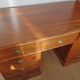 Bureau traditionnel d'inspiration coloniale